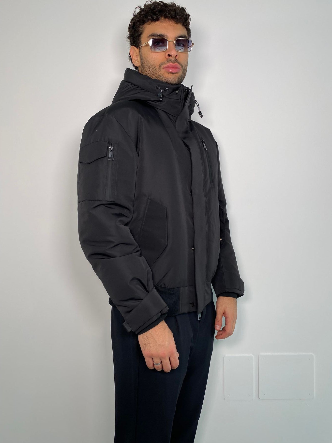 GIUBBINO CON CAPPUCCIO IN TESSUTO TECNICO WATERPROOF & WINDPROOF - BOXY FIT