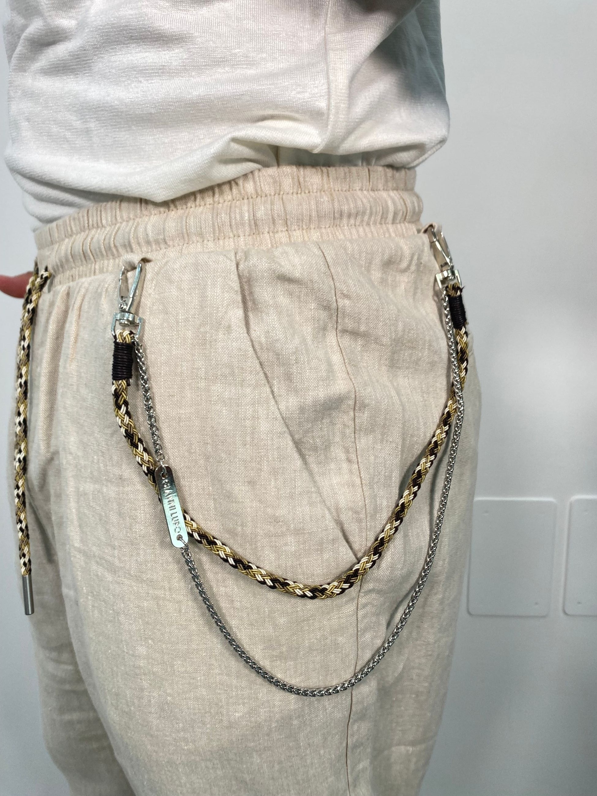 PANTALACCIO IN 100% LINO CON ACCESSORIO CATENA REMOVIBILE - REGULAR FIT FJ3270-S25.SAND
