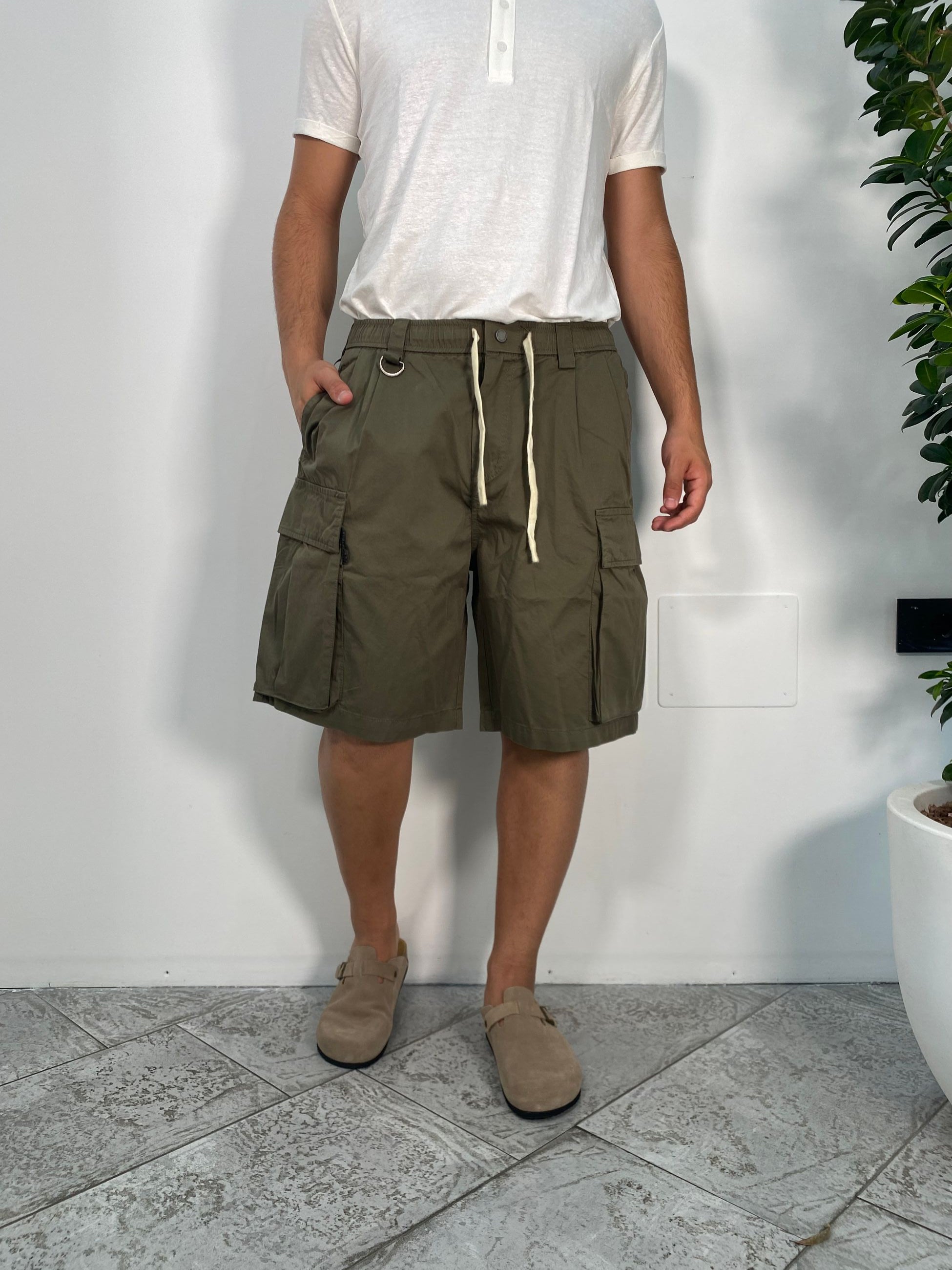 BERMUDA CARGO CON LACCIO E TASCONI - OVER FIT GLW033G-S25.MIL