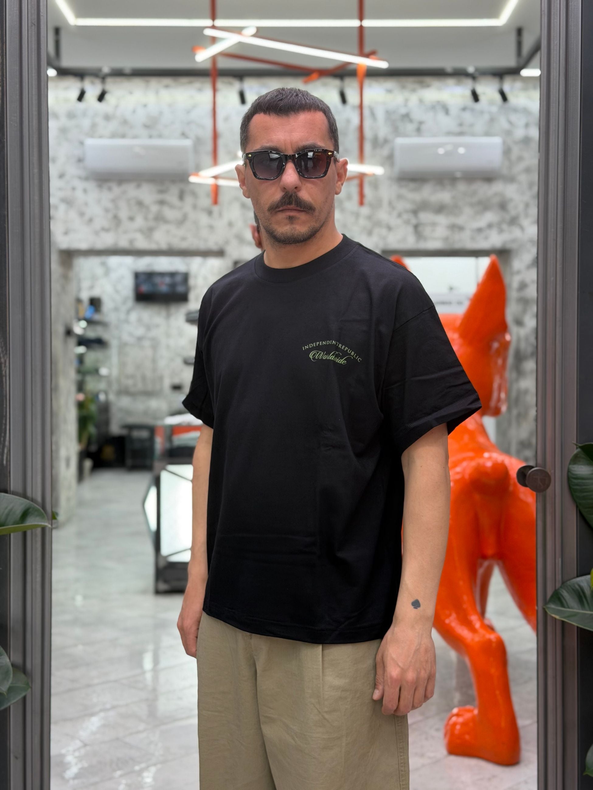 T-SHIRT MARRAKECH BOXY/CROPPED FIT CON STAMPA SUL RETRO MARRAKECH.NER