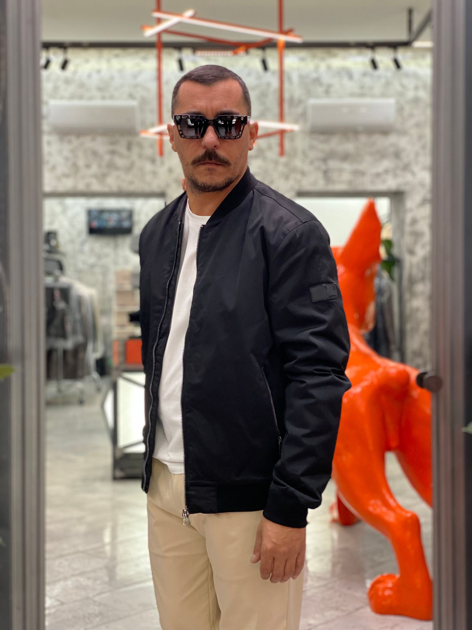 BOMBER IN NYLON MODELLO COLLEGE CON TASCHE ZIP ED ELASTICO AL FONDO - COMFORT FIT GL357R.NER