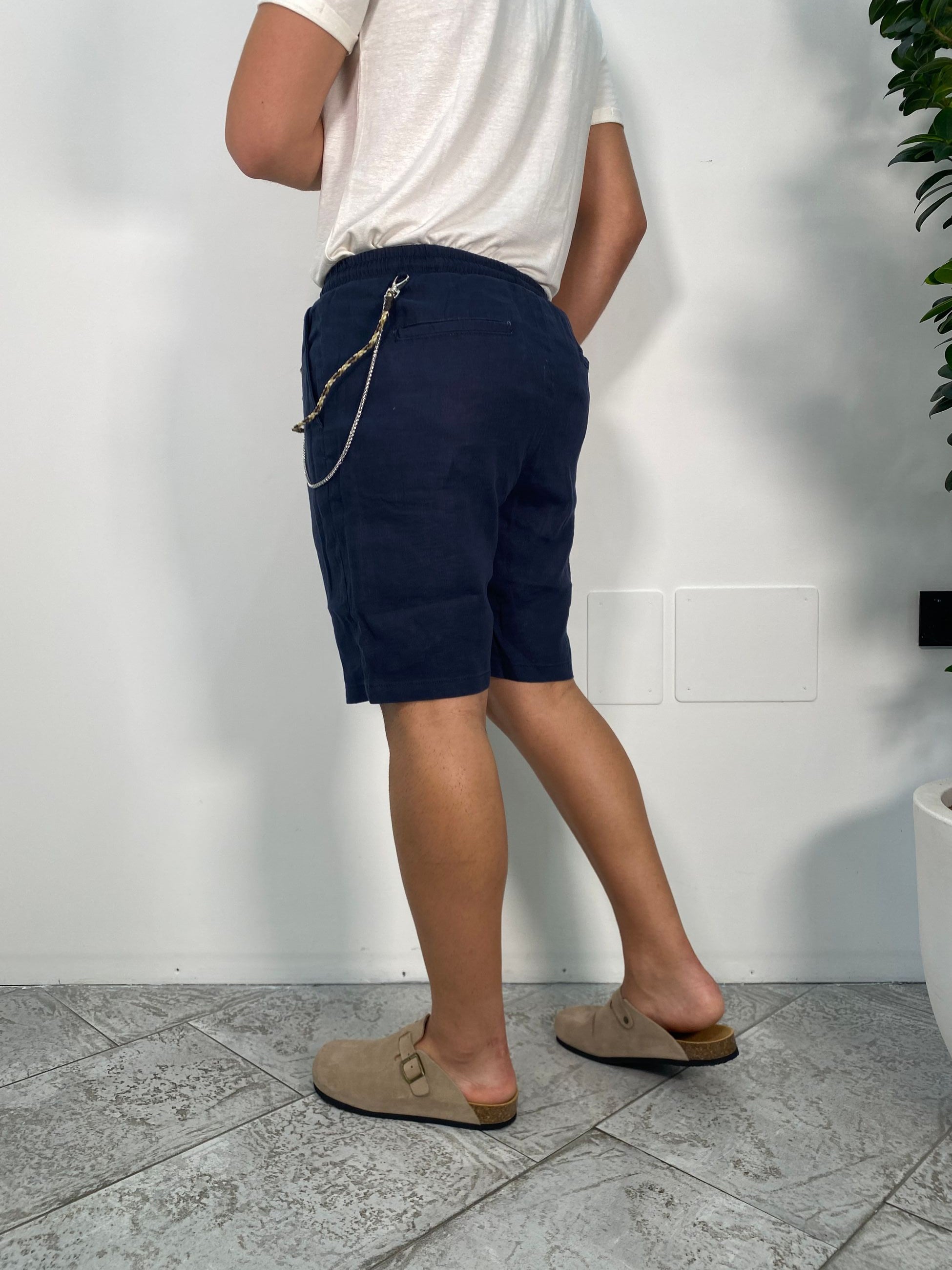 BERMUDA IN 100% LINO CON LACCIO E ACCESSORIO CATENA REMOVIBILE - REGULAR FIT FJ3269-S25.BLU