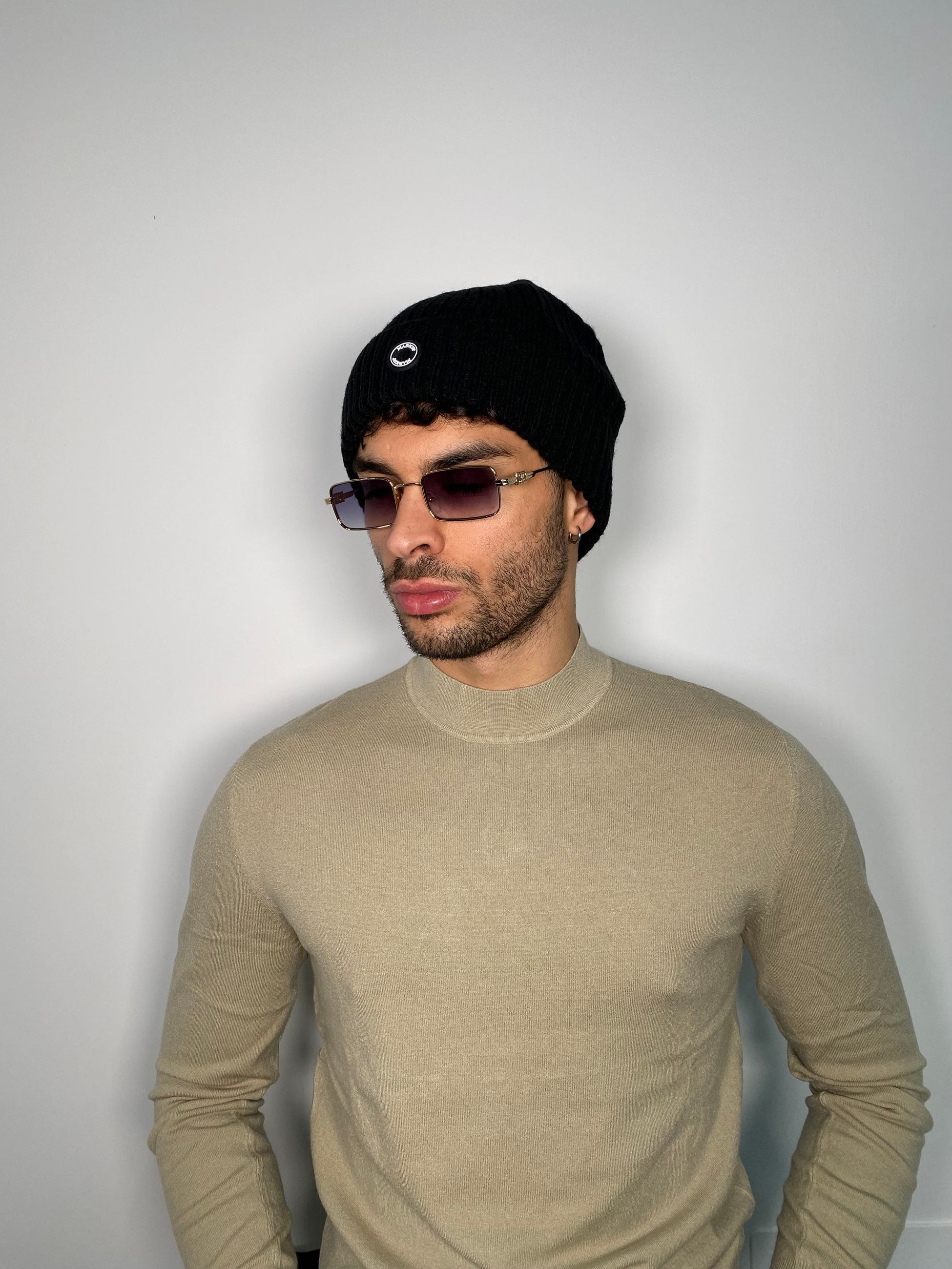 CAPPELLO A COSTE CON LOGO APPLICATO