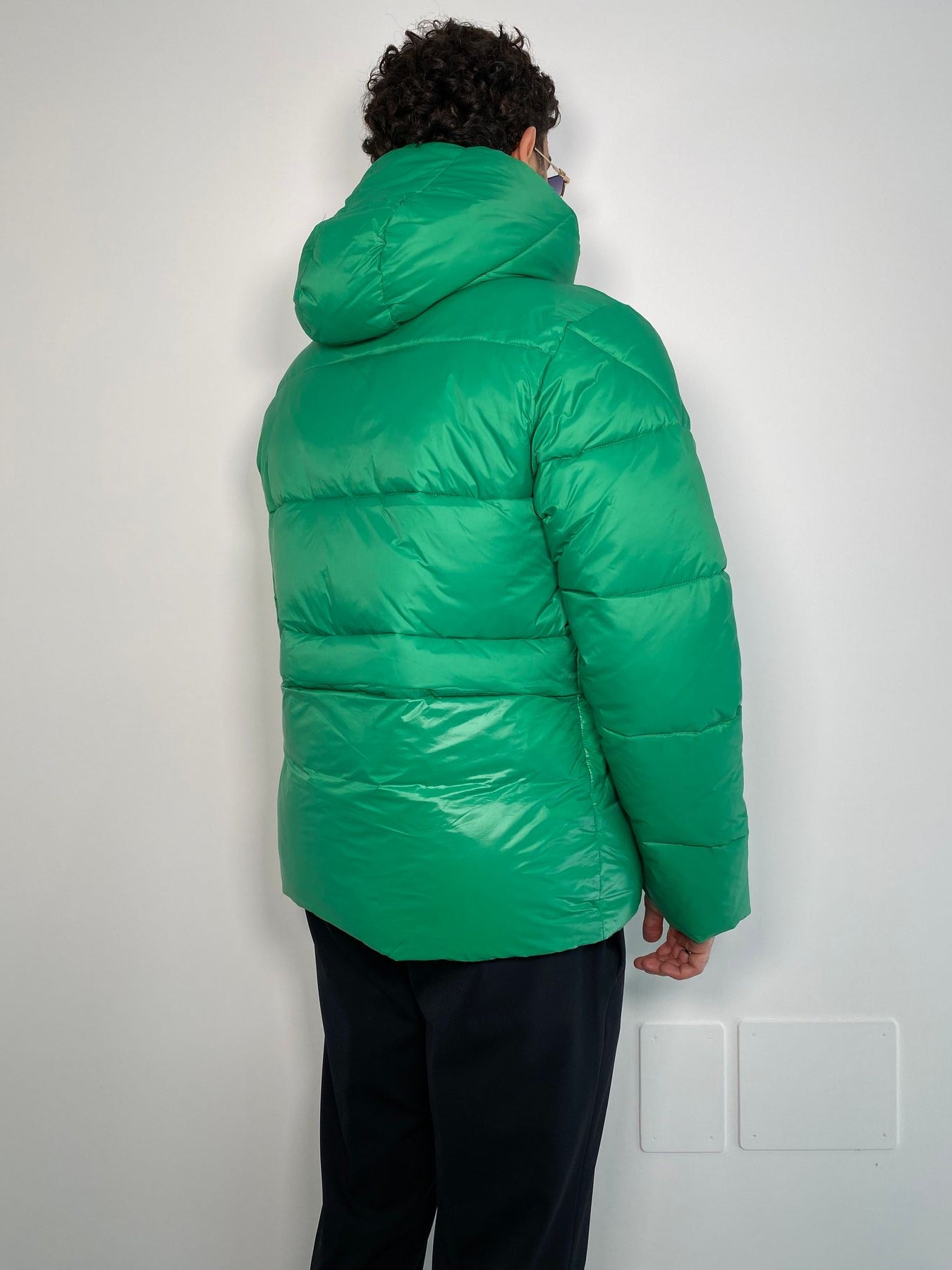 PIUMINO MODELLO BOMBER CON CAPPUCCIO E TASCHE A SCOMPARSA - REGULAR FIT