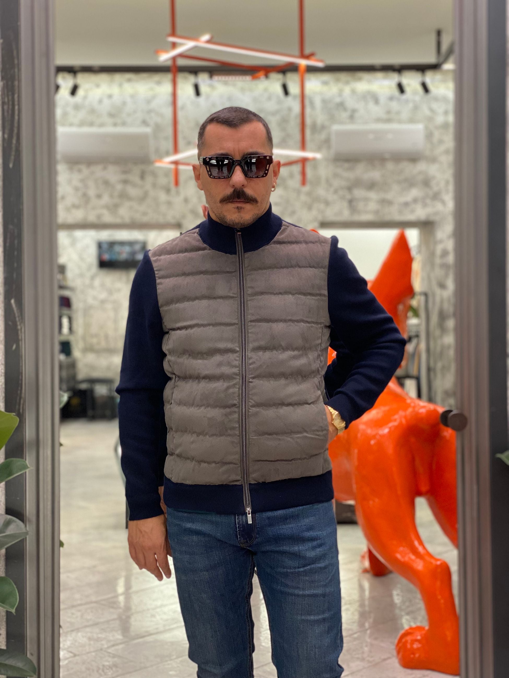 GIUBBINO TRAPUNTATO IN MAGLIA ELASTICIZZATA CON TASCHE A FILO E CHIUSURA ZIP - SLIM FIT 26W07JK