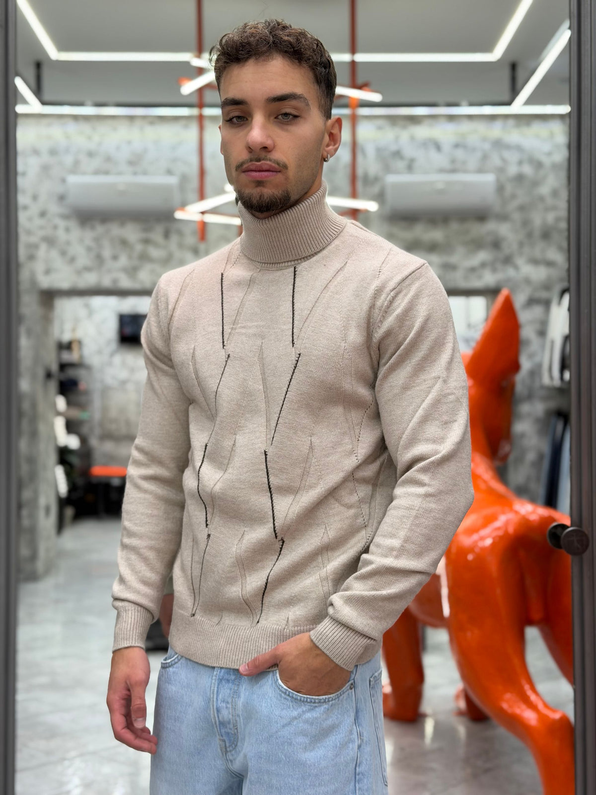 MAGLIA DOLCEVITA IN MORBIDA VISCOSA CON TRAMA ZIG ZAG A CONTRASTO - REGULAR FIT MI3361SS.BEI