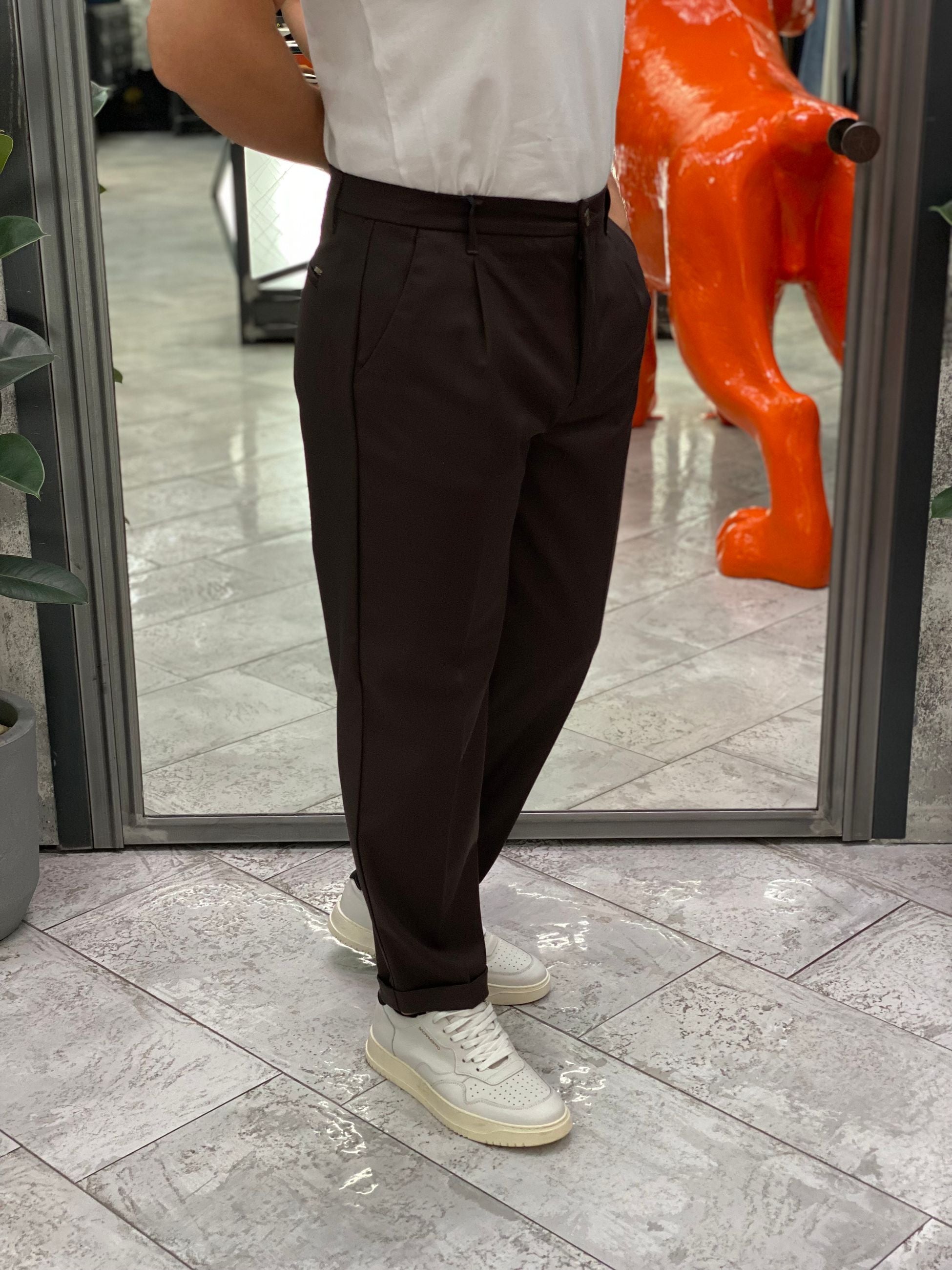 PANTALONE DA COMPLETO IN TESSUTO ELEGANTE CON PINCE E RISVOLTO - REGULAR FIT GN21792.MUD