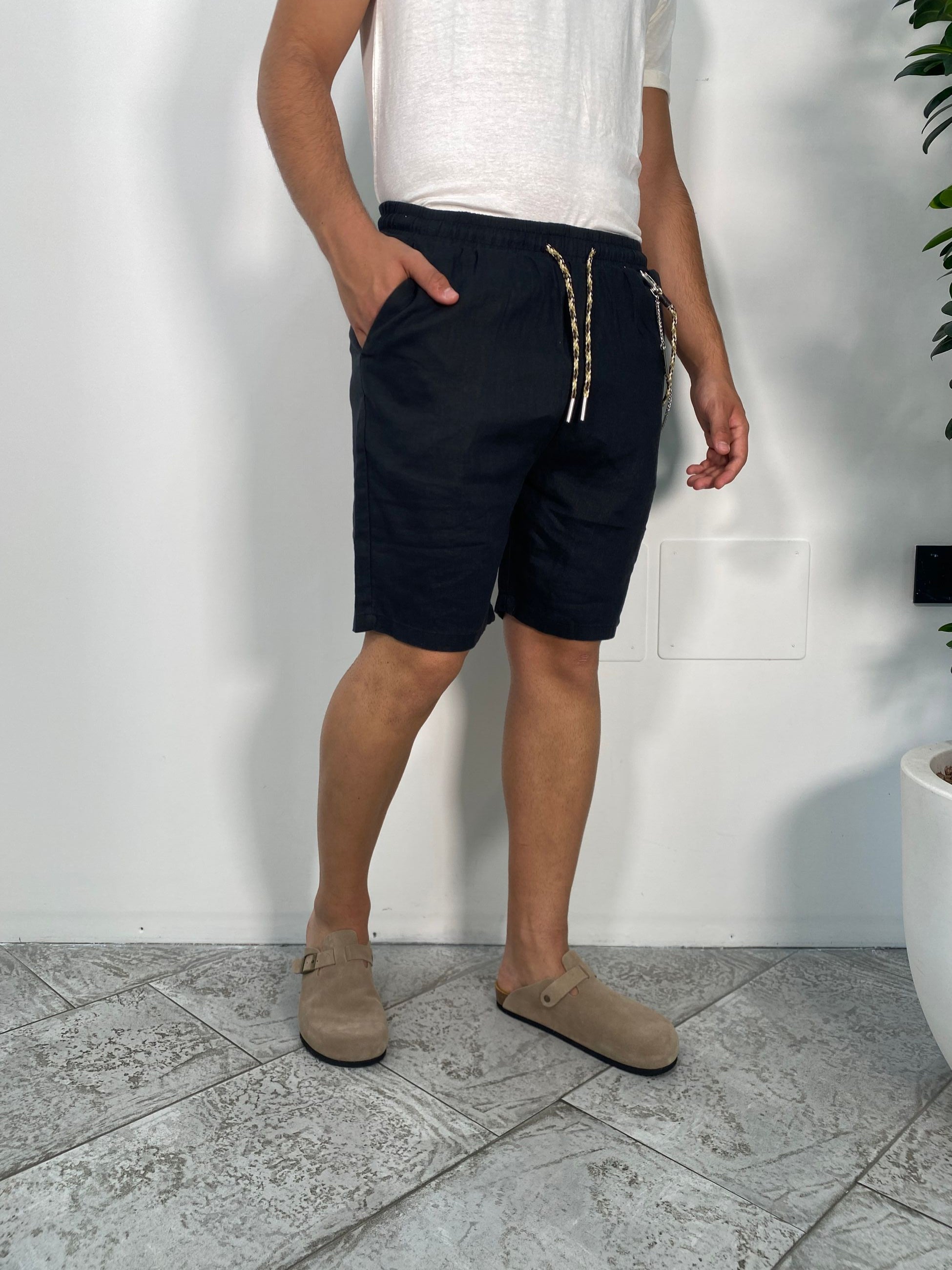 BERMUDA IN 100% LINO CON LACCIO E ACCESSORIO CATENA REMOVIBILE - REGULAR FIT FJ3269-S25.NER