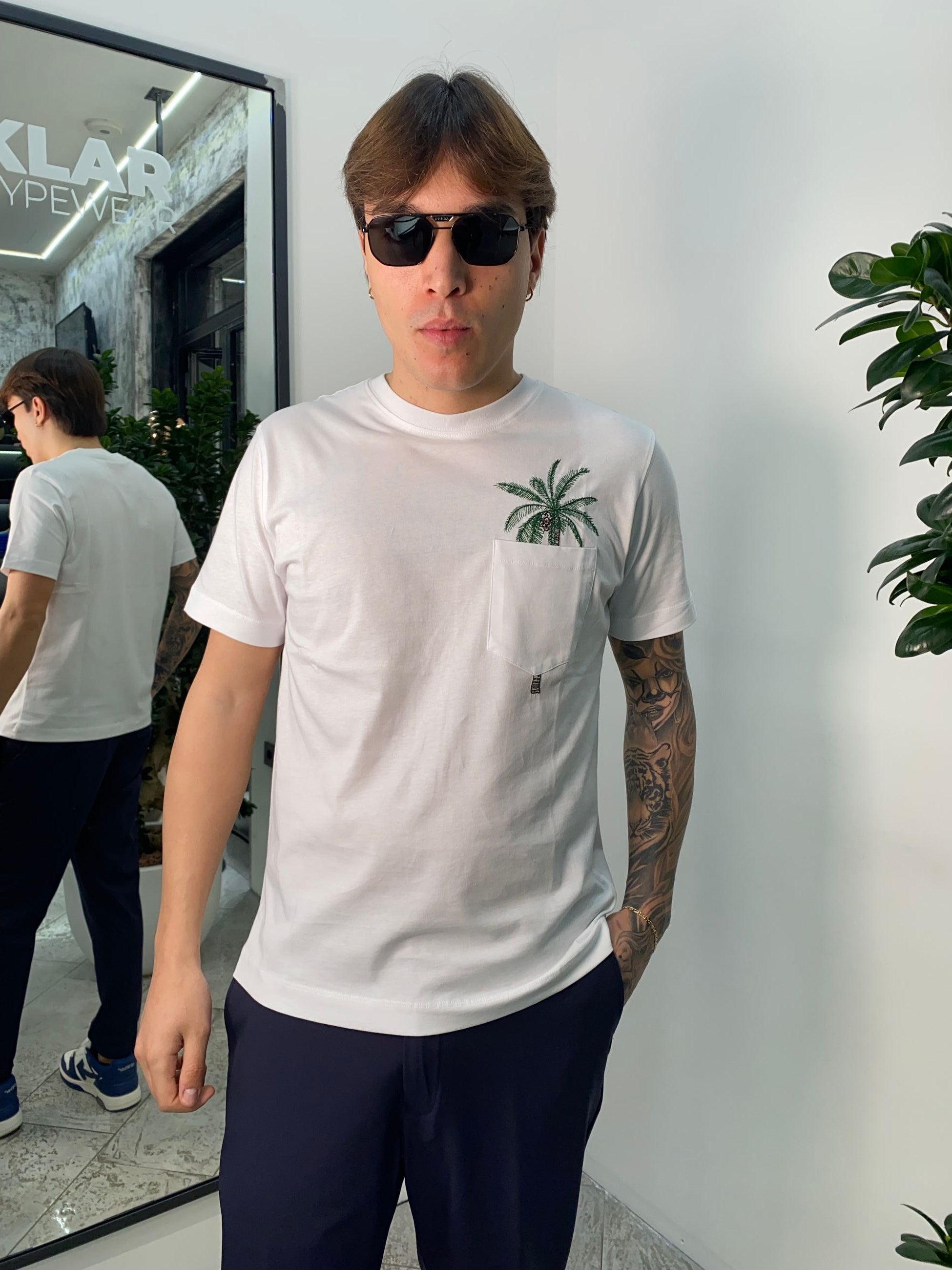 T-SHIRT CON TASCHINO E RICAMO PALMA LATO CUORE - REGULAR FIT TE2993SS.BIA