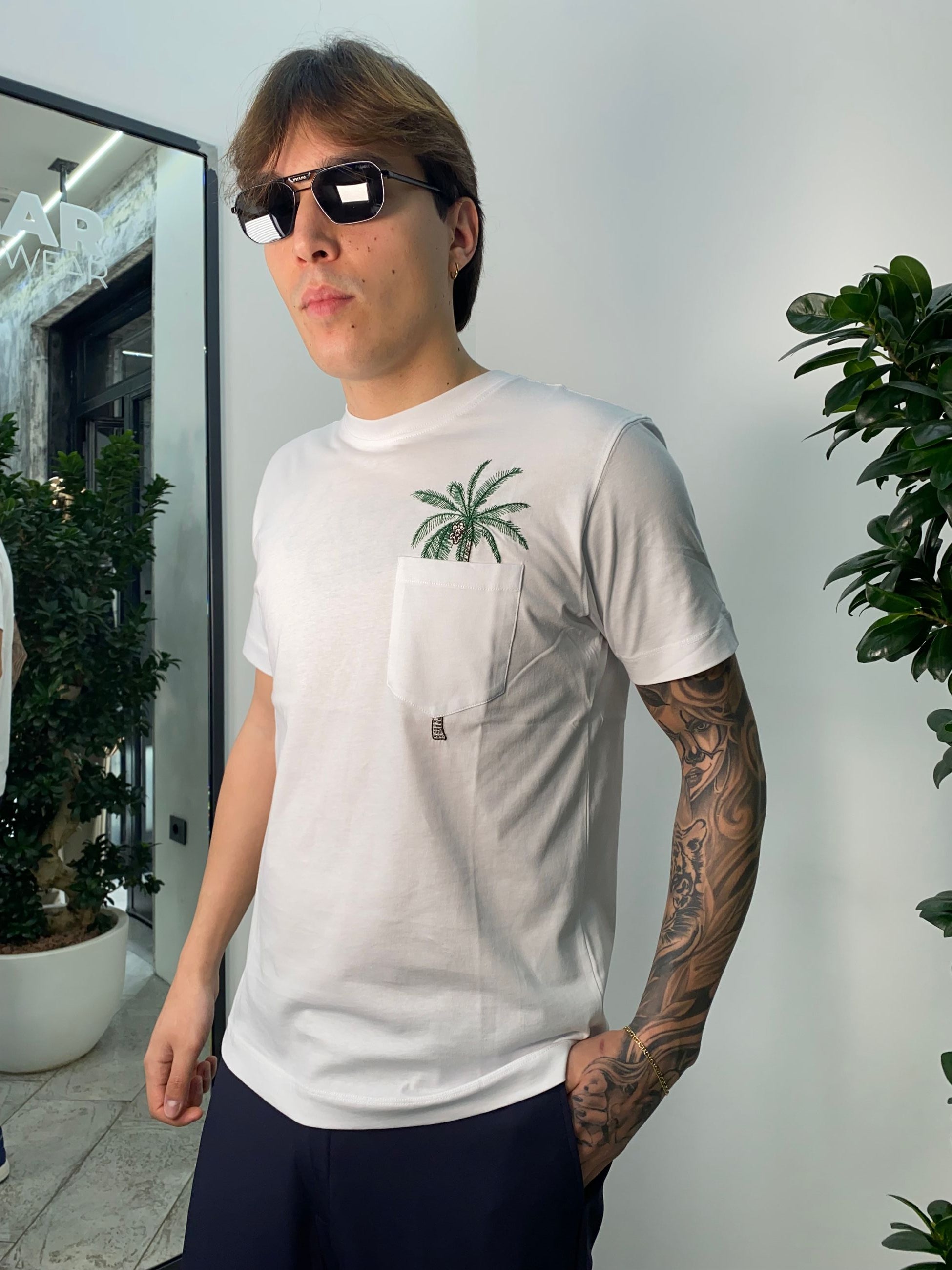 T-SHIRT CON TASCHINO E RICAMO PALMA LATO CUORE - REGULAR FIT TE2993SS.BIA