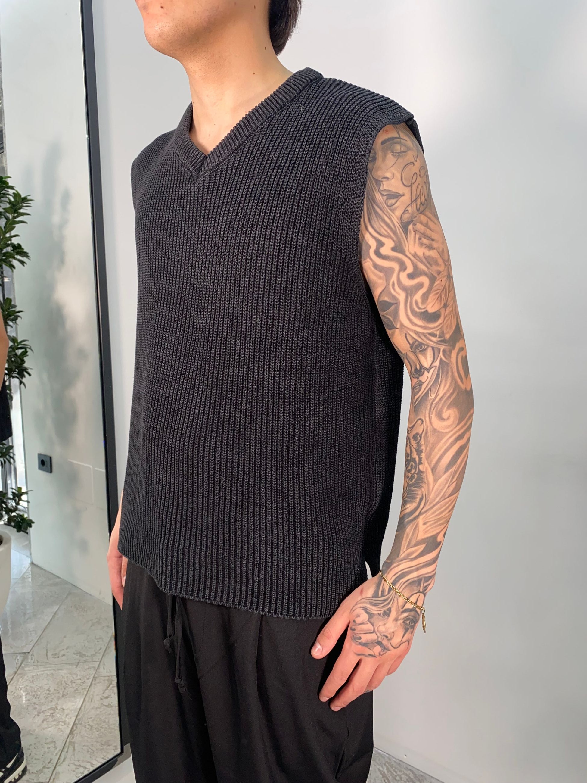SMANICATO IN MAGLIA CON SCOLLO A PUNTA DI DIAMANTE - REGULAR FIT AC1287.NER