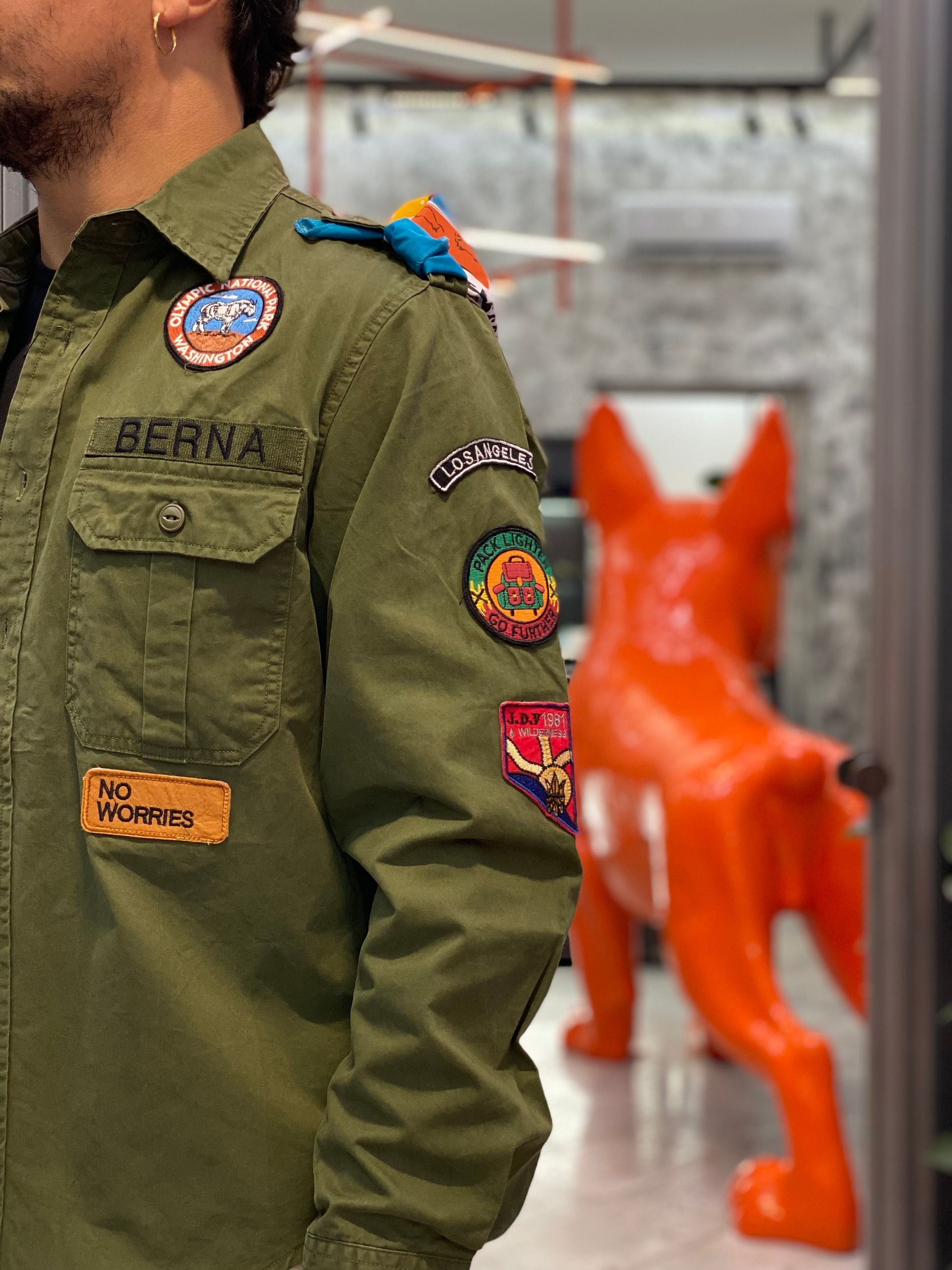 CAMICIA BOY SCOUT IN PURO COTONE CON COLLETTO CLASSICO, PATCH APPLICATE E FOULARD - REGULAR FIT M252258-6