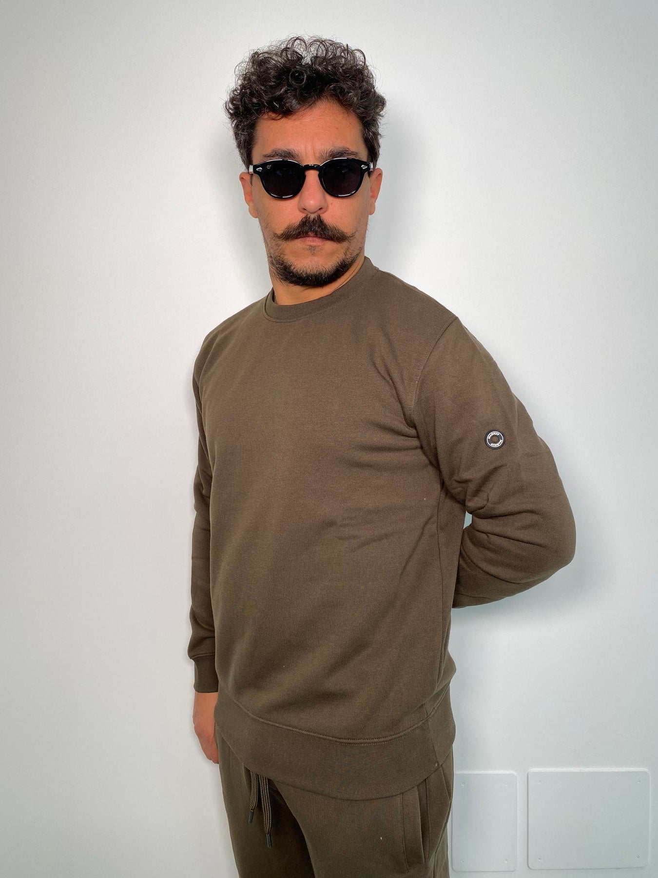 FELPA GIROCOLLO BASIC DA COMPLETO CON PATCH GOMMATO - REGULAR FIT