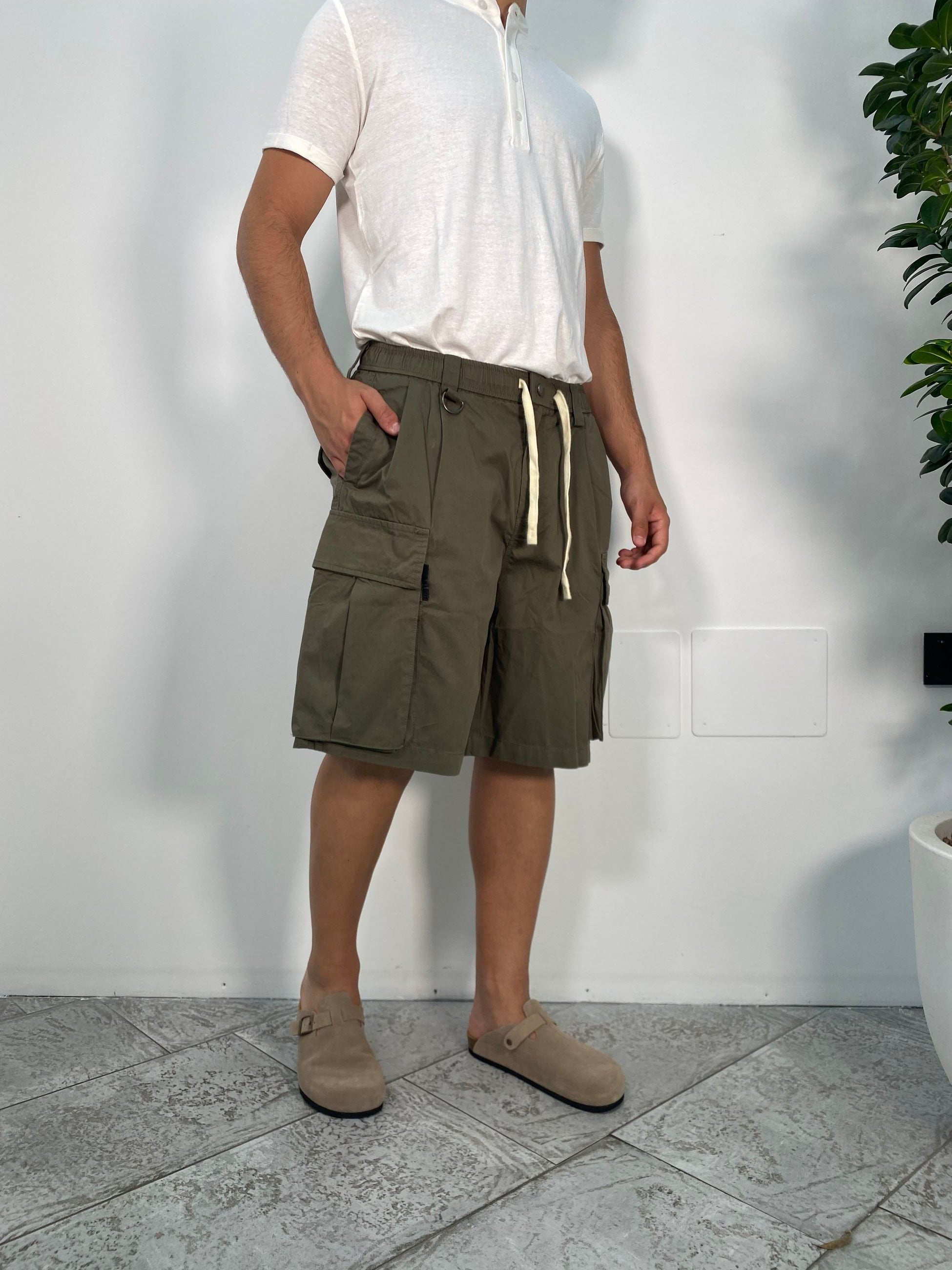 BERMUDA CARGO CON LACCIO E TASCONI - OVER FIT GLW033G-S25.MIL