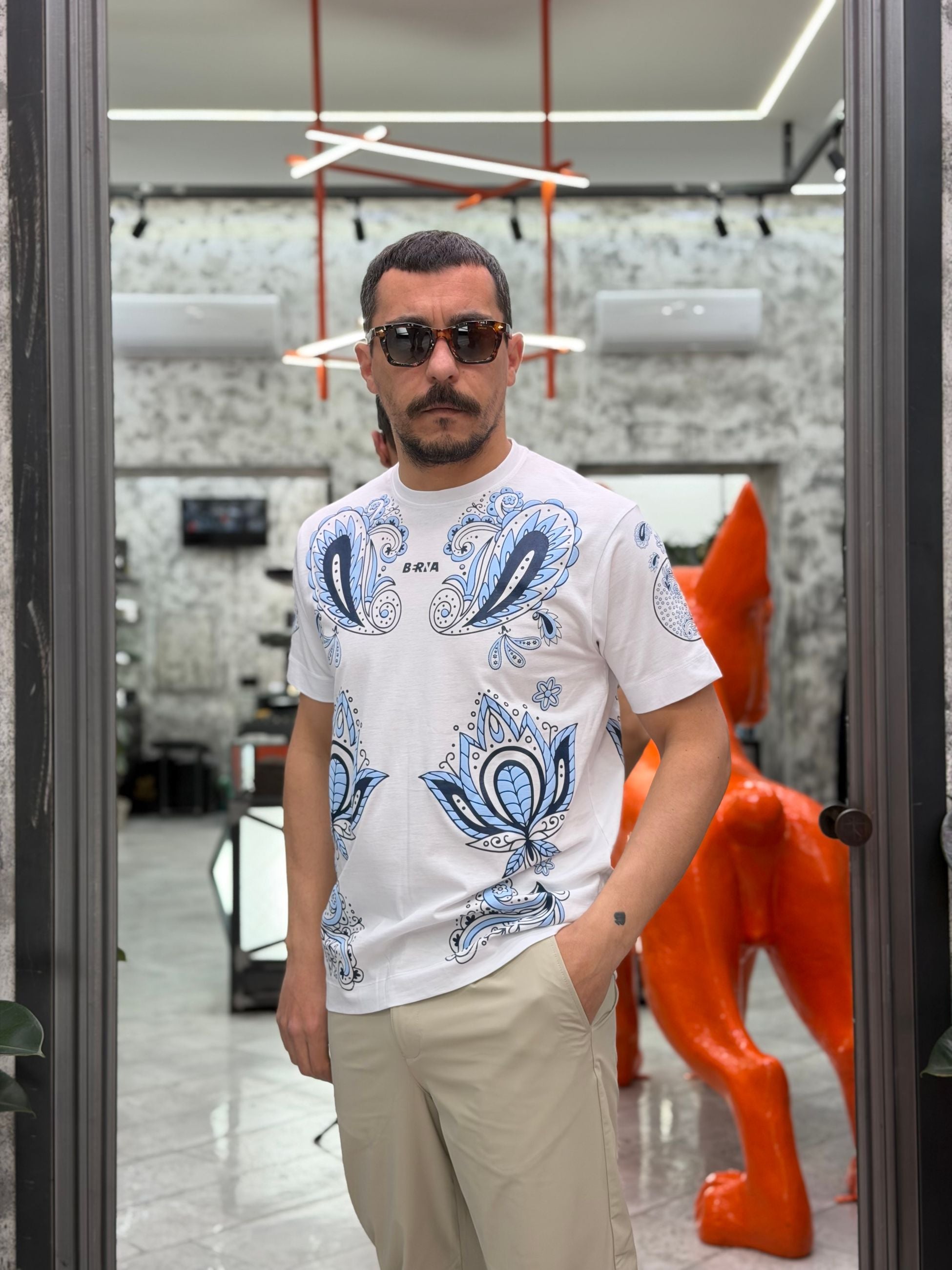 T-SHIRT STAMPA PAISLEY A RILIEVO - REGULAR FIT M-261077