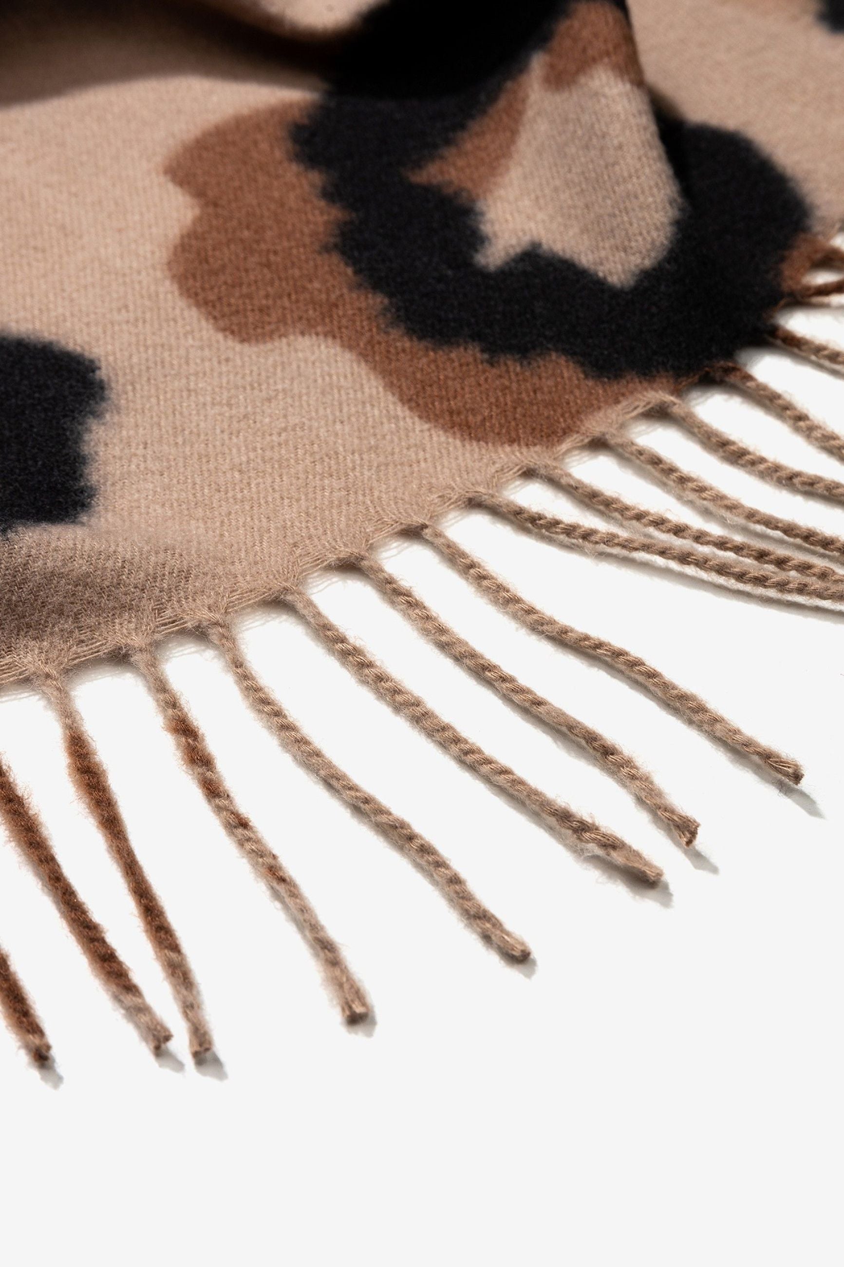 SCIARPA DALIU SPAZZOLATA IN FANTASIA ANIMALIER CON FRANGE 10062624