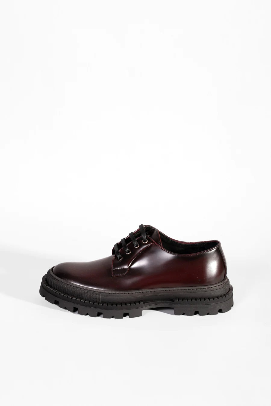 SCARPE STRINGATE IN PELLE SPAZZOLATA LUCIDA CON SUOLA CARROARMATO