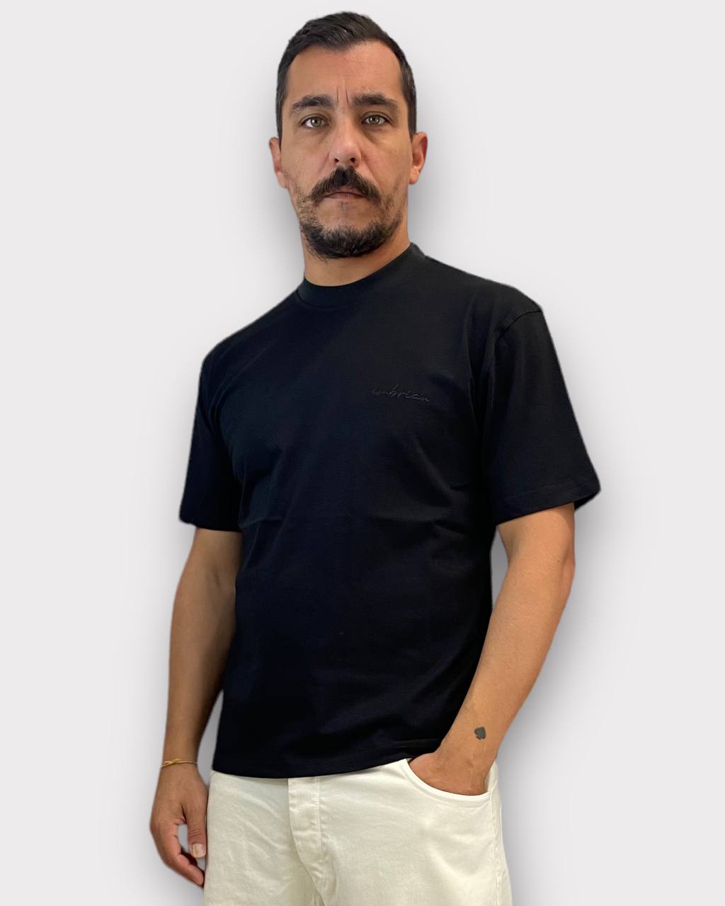 T-SHIRT BASIC IN COTONE CON LOGO RICAMATO IN CORSIVO LATO CUORE - REGULAR FIT