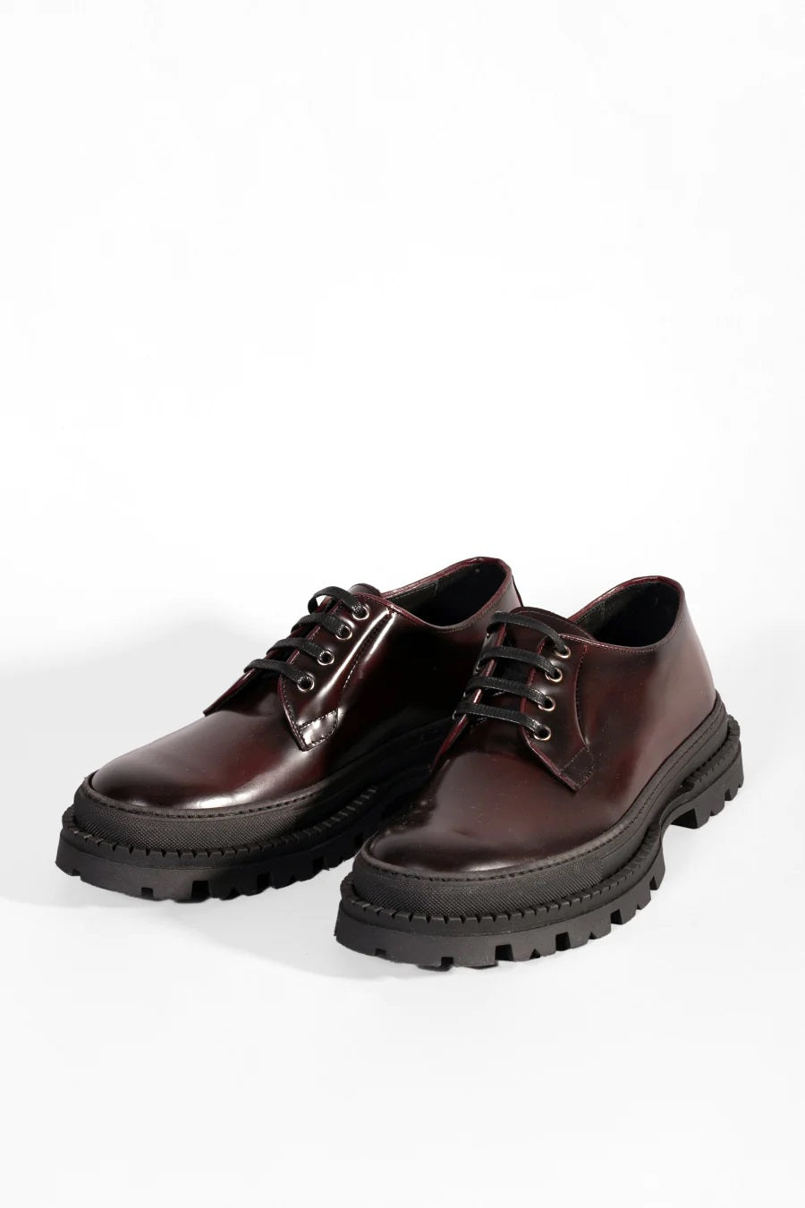 SCARPE STRINGATE IN PELLE SPAZZOLATA LUCIDA CON SUOLA CARROARMATO