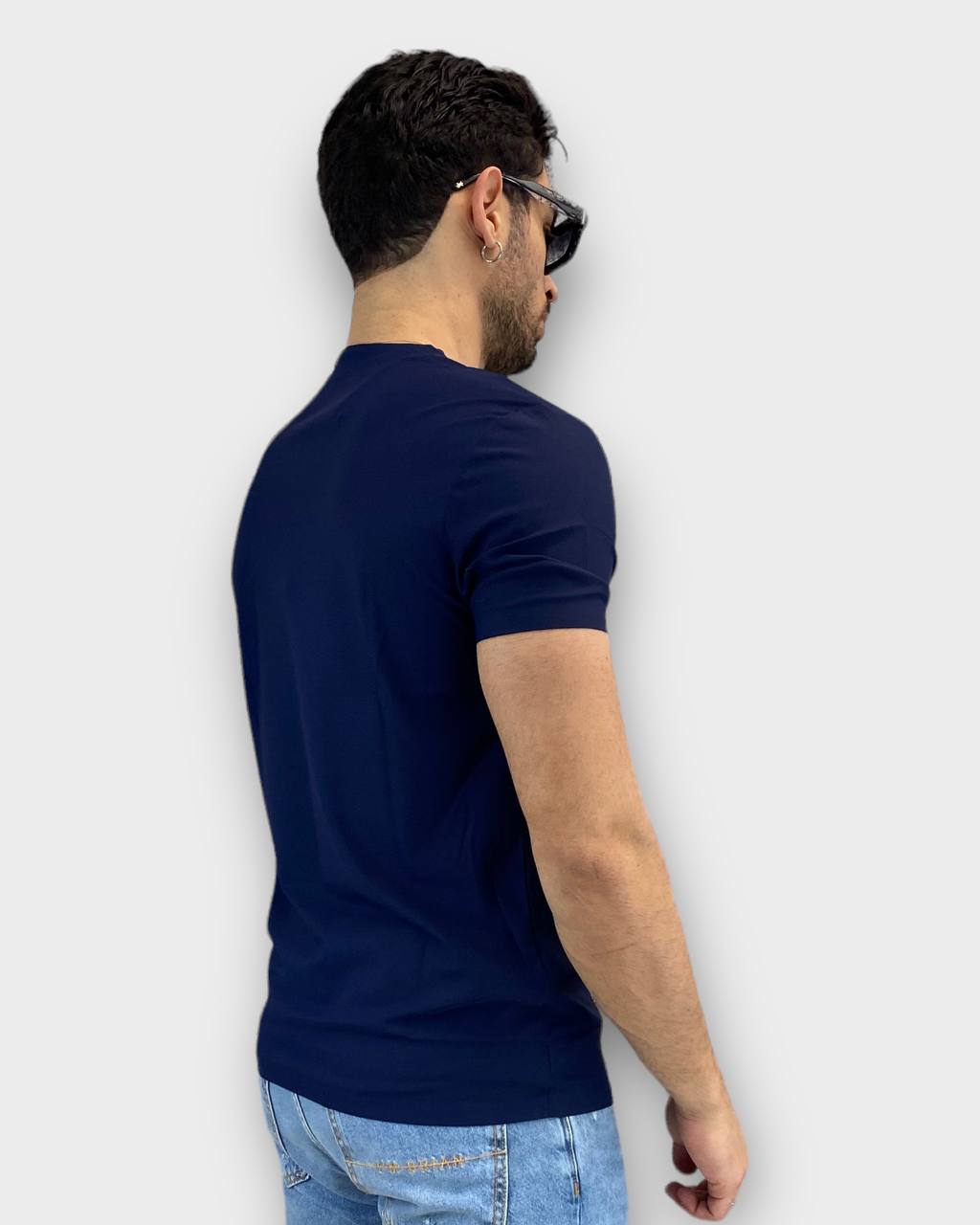 T-SHIRT BASIC IN TESSUTO EXTRA LIGHT ELASTICIZZATO - REGULAR FIT
