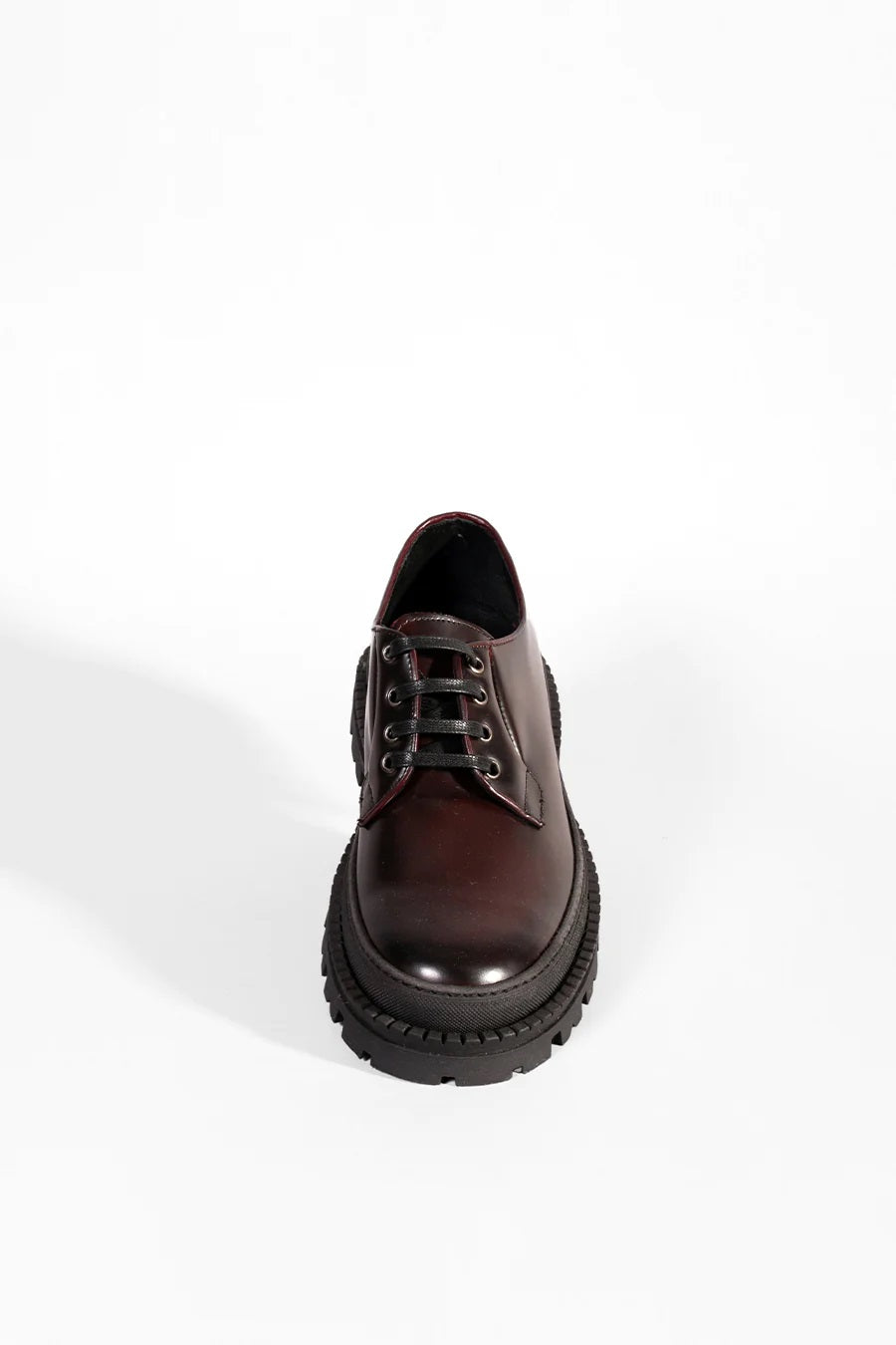 SCARPE STRINGATE IN PELLE SPAZZOLATA LUCIDA CON SUOLA CARROARMATO