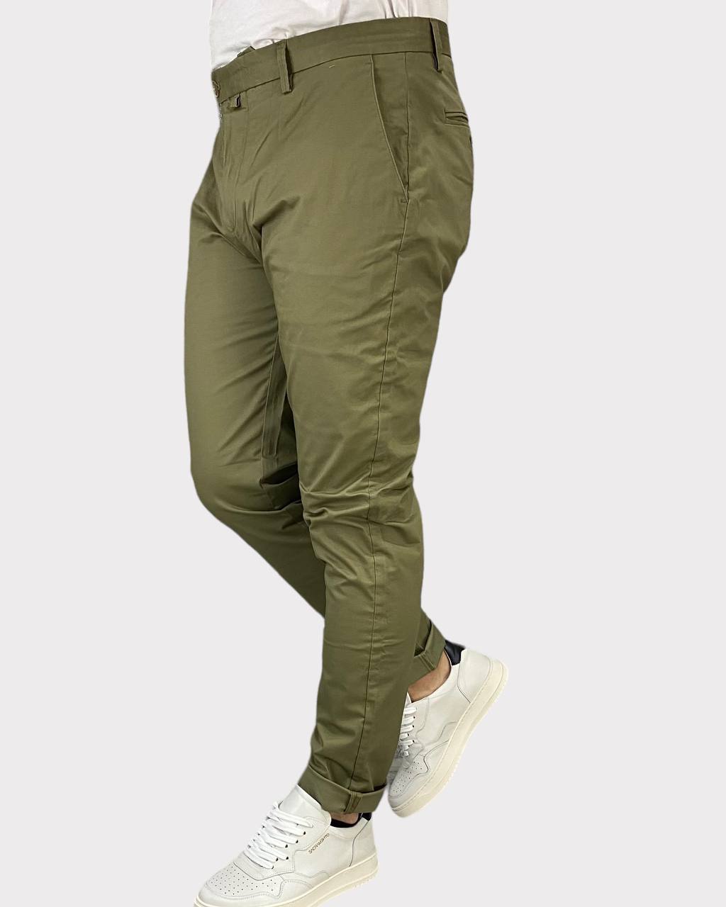 PANTALONE CHINOS TASCA AMERICA CON DETTAGLI SARTORIALI IN COTONE ELASTICIZZATO - SLIM FIT