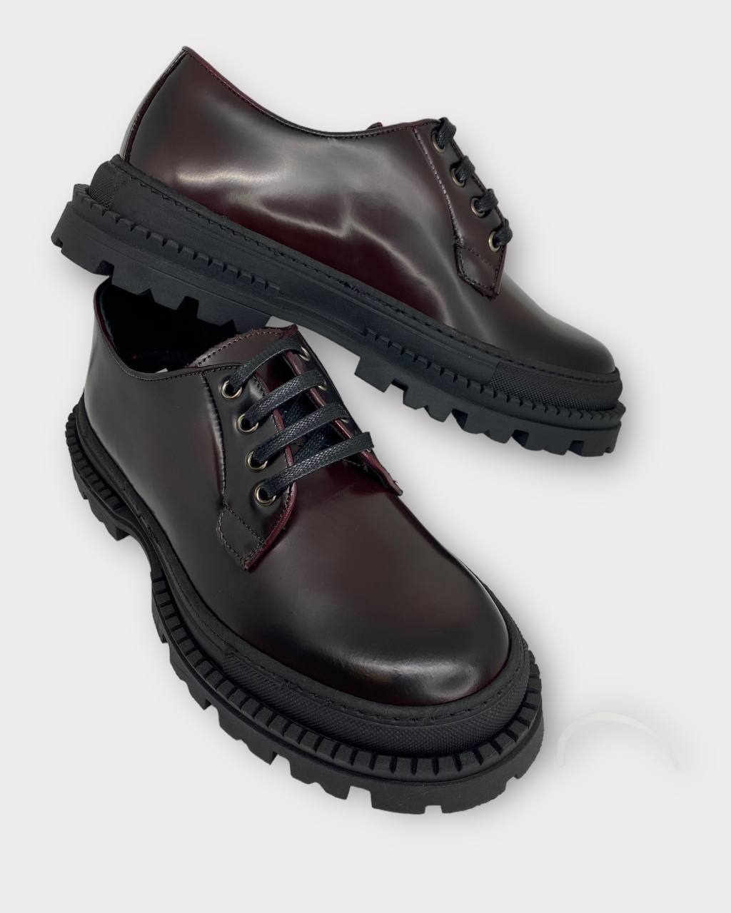 SCARPE STRINGATE IN PELLE SPAZZOLATA LUCIDA CON SUOLA CARROARMATO