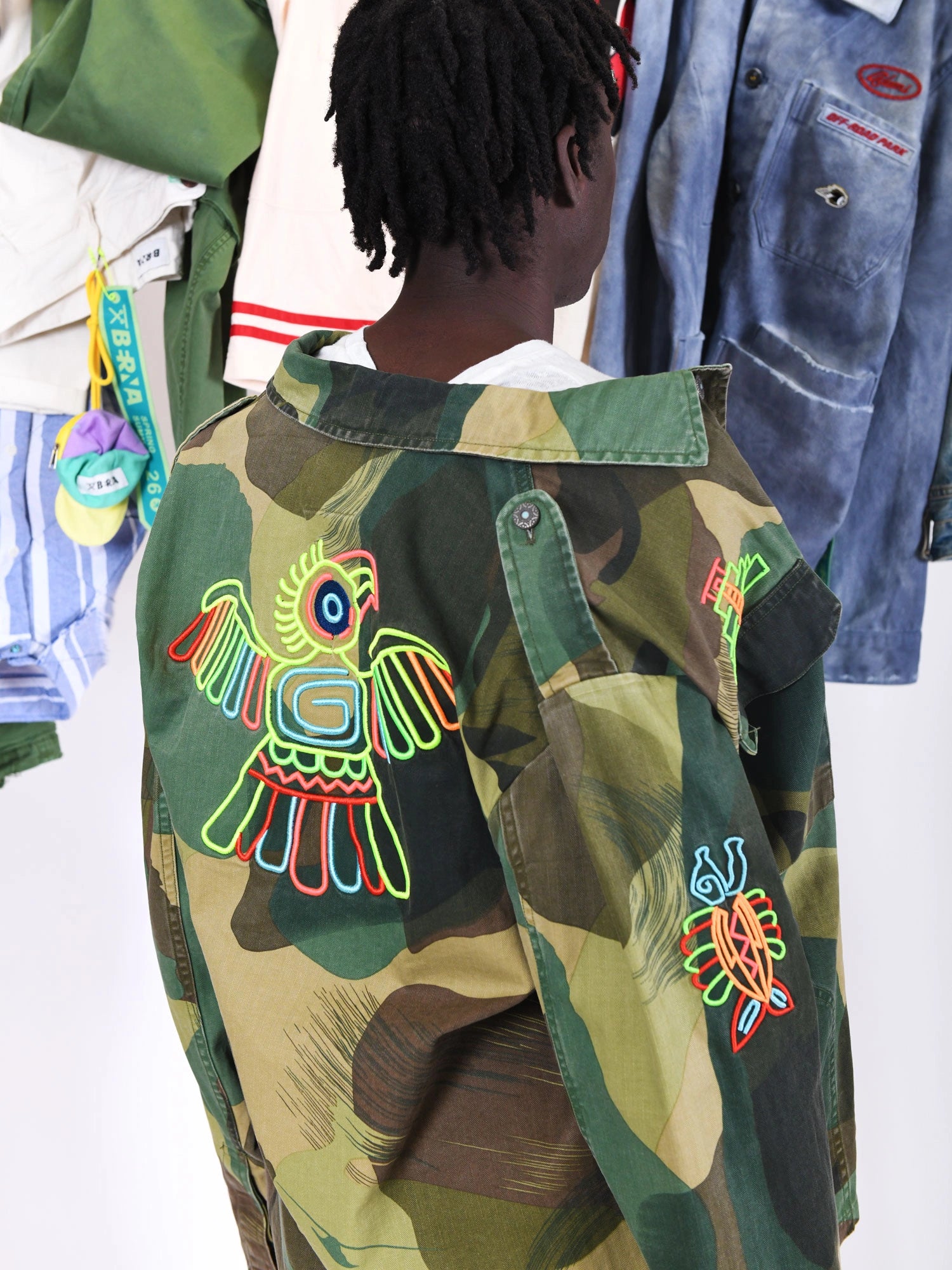 OVERSHIRT CAMOUFLAGE MANICA LUNGA CON RICAMI AZTECHI COLORATI - RELAXED FIT M-261284