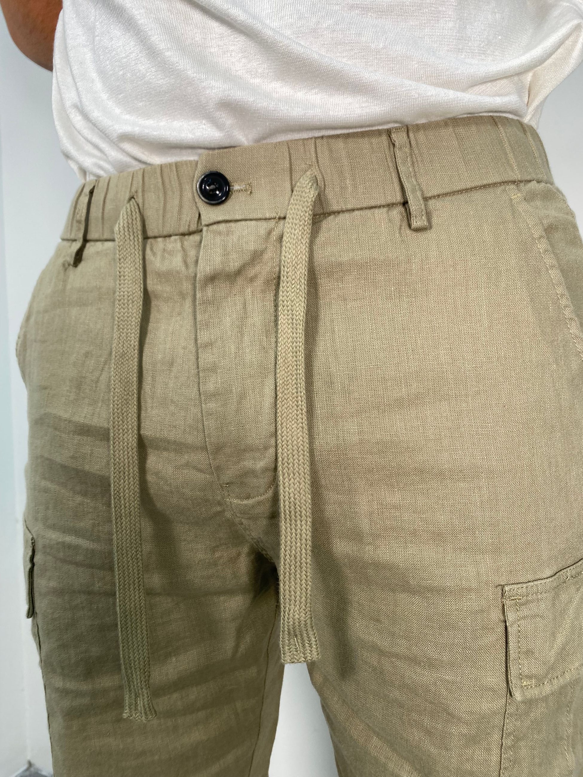 BERMUDA CARGO CON TASCONI ED ELASTICO IN VITA IN 100% LINO - REGULAR FIT GL5101BD-S25.CAM