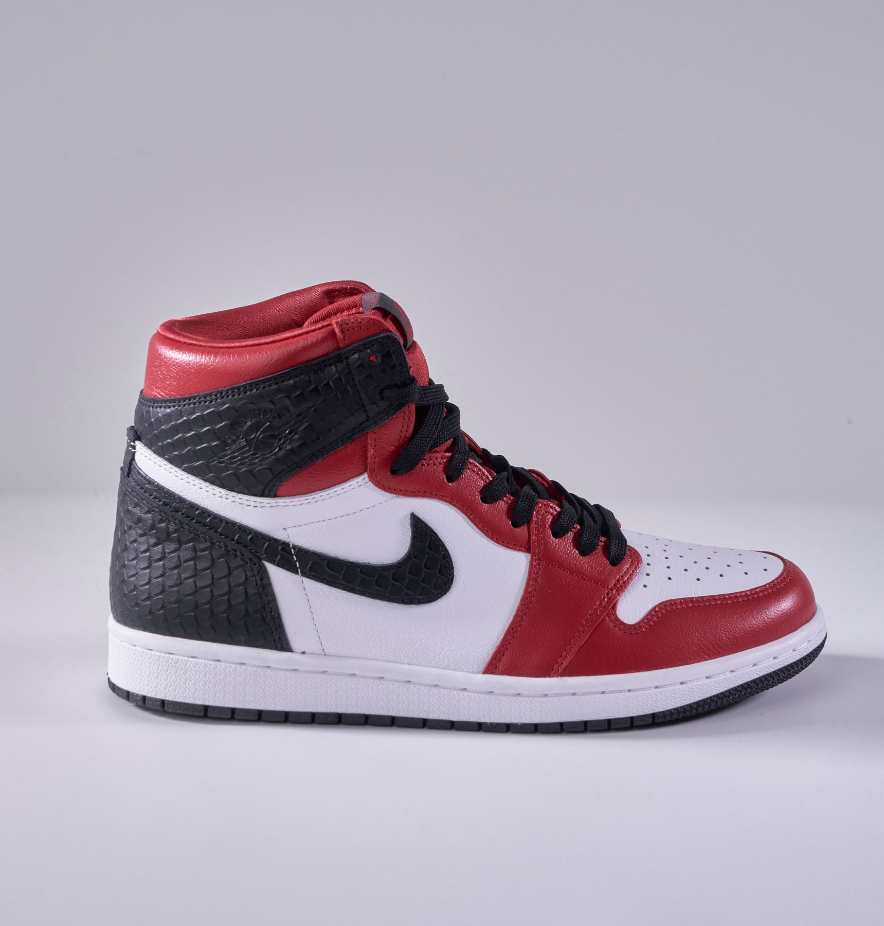 AIR JORDAN 1 HIGH CHICAGO SATIN SNAKE