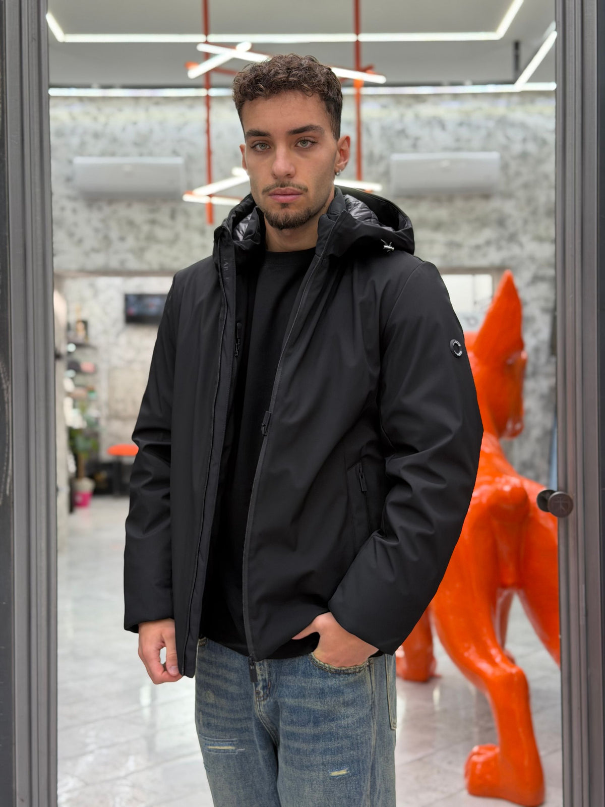 PARKA CORTO CON CAPPUCCIO IN TESSUTO TECNICO WATERPROOF & WINDPROOF - REGULAR FIT MK24006.NER