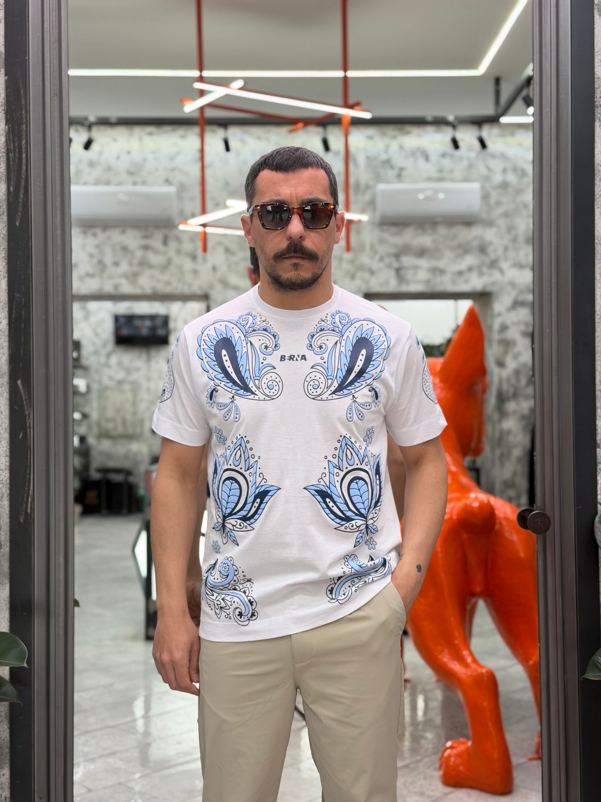 T-SHIRT STAMPA PAISLEY A RILIEVO - REGULAR FIT M-261077