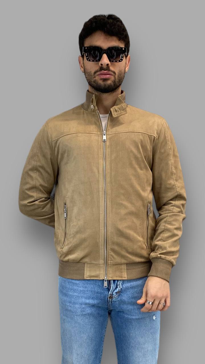 BOMBER EFFETTO CAMOSCIO, COLLO A IMBUTO CON BOTTONI, CHIUSURA ZIP, TASCHE LATERALI CON ZIP - REGULAR FIT