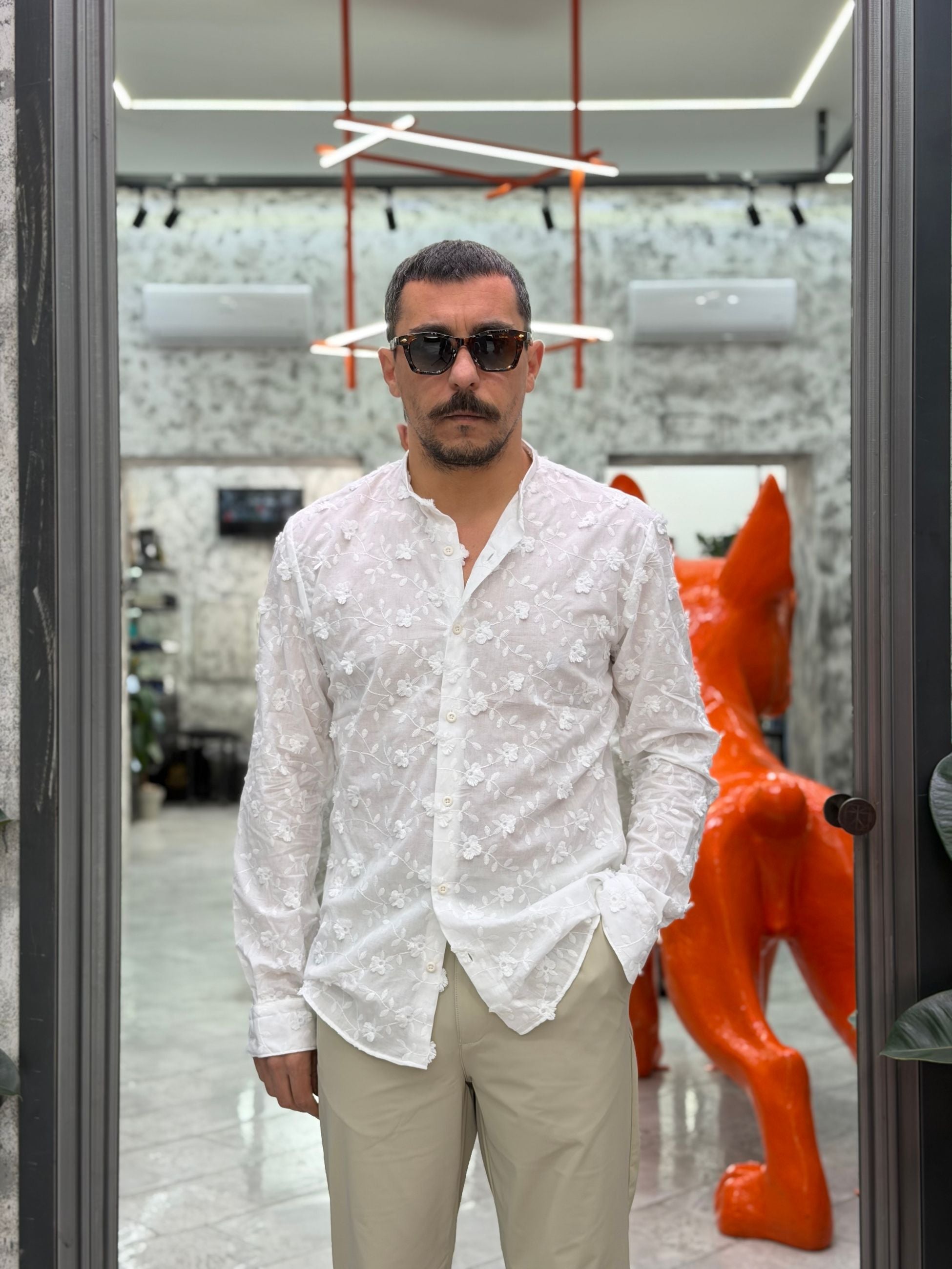 CAMICIA MANICA LUNGA COREANA IN 100% COTONE CON RICAMI FIORI APPLICATI - REGULAR FIT CE1131SS