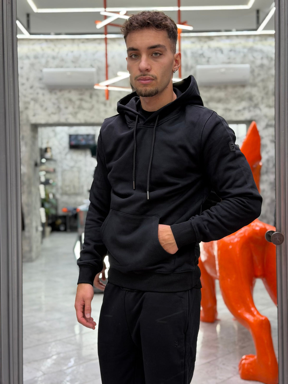 FELPA BASIC DA COMPLETO CON CAPPUCCIO E TASCONE FRONTALE - REGULAR FIT GL2242F-F26.NER