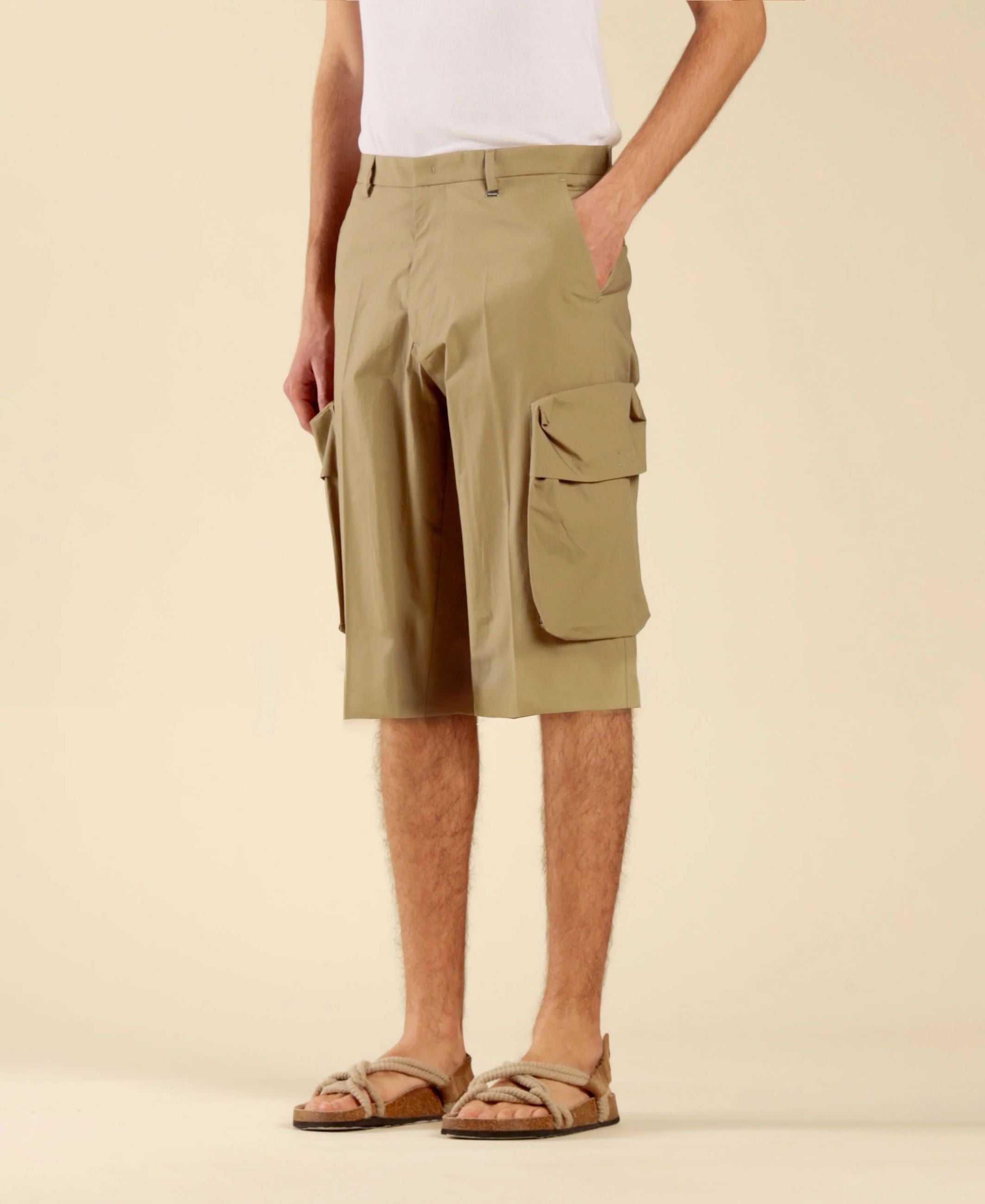 BERMUDA CARGO CON TASCONI IN LEGGERO COTONE ELASTICIZZATO - RELAXED FIT BE3251