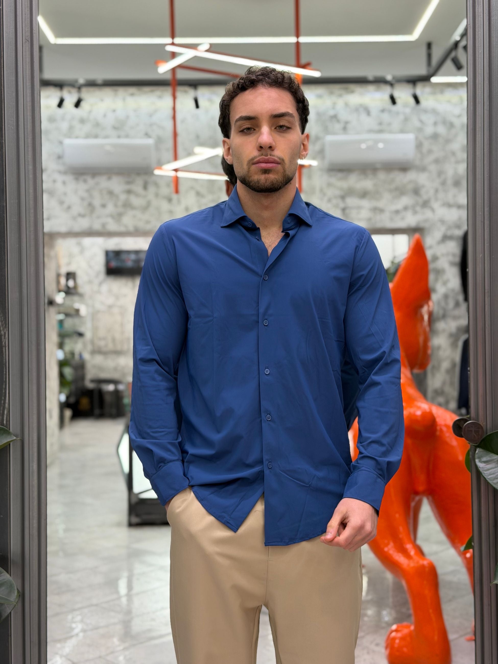 CAMICIA IN TESSUTO TECNICO ELASTICIZZATO EXTRA LIGHT - NO STIRO - REGULAR FIT 26S10CA NEU6.BLUET