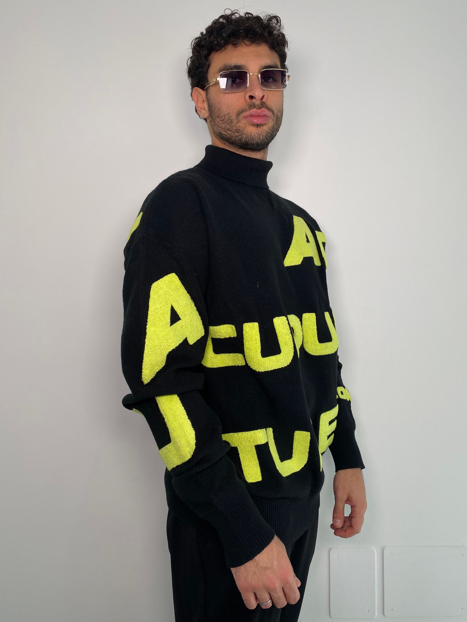 MAGLIA COLLO ALTO CON LOGO FLUO PATCH - OVERSIZE FIT