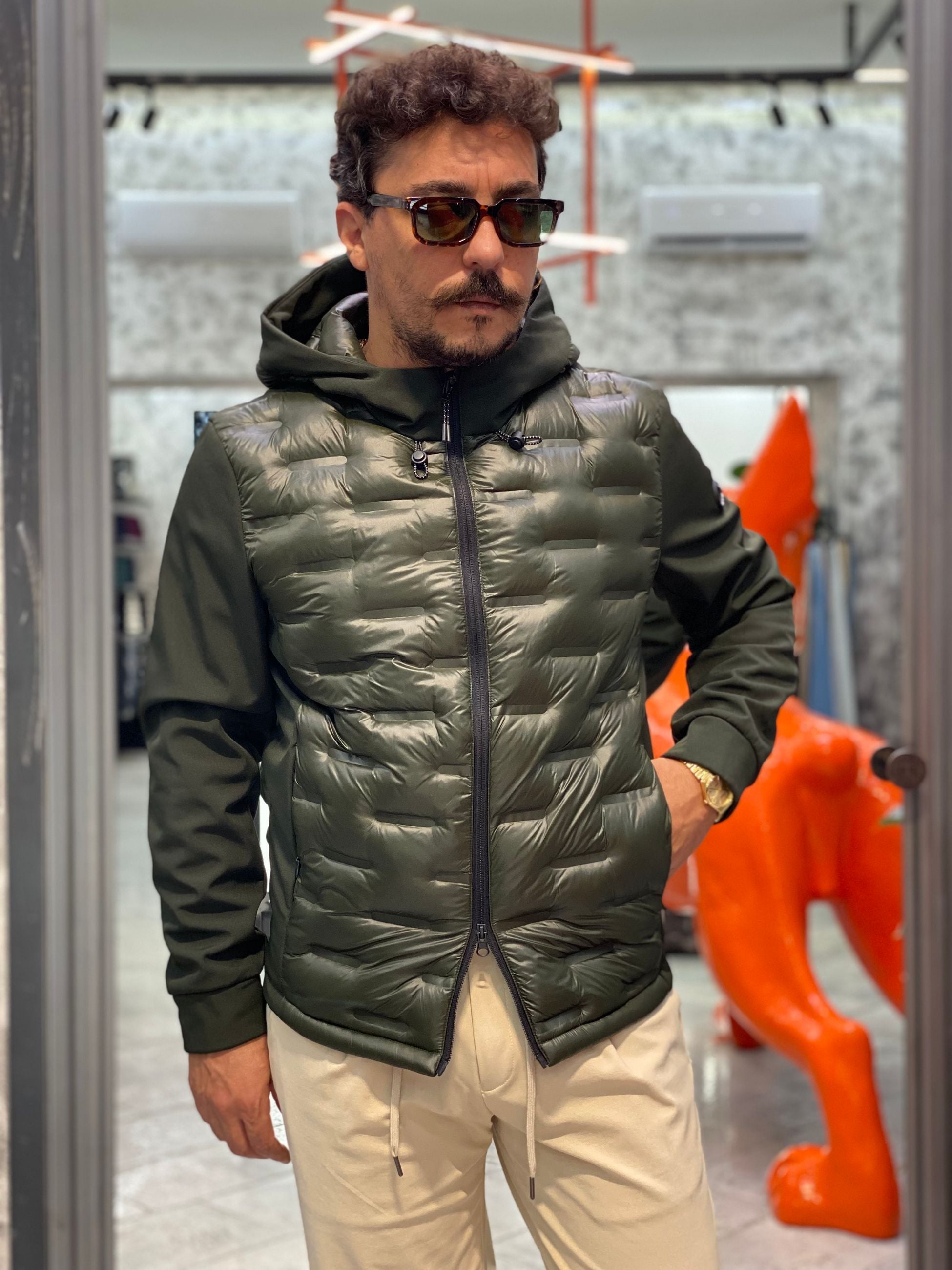GIUBBINO NYLON CON CAPPUCCIO TRAPUNTATO IN TESSUTO SOFTSHELL STRETCH - REGULAR FIT MK9940015.MIL