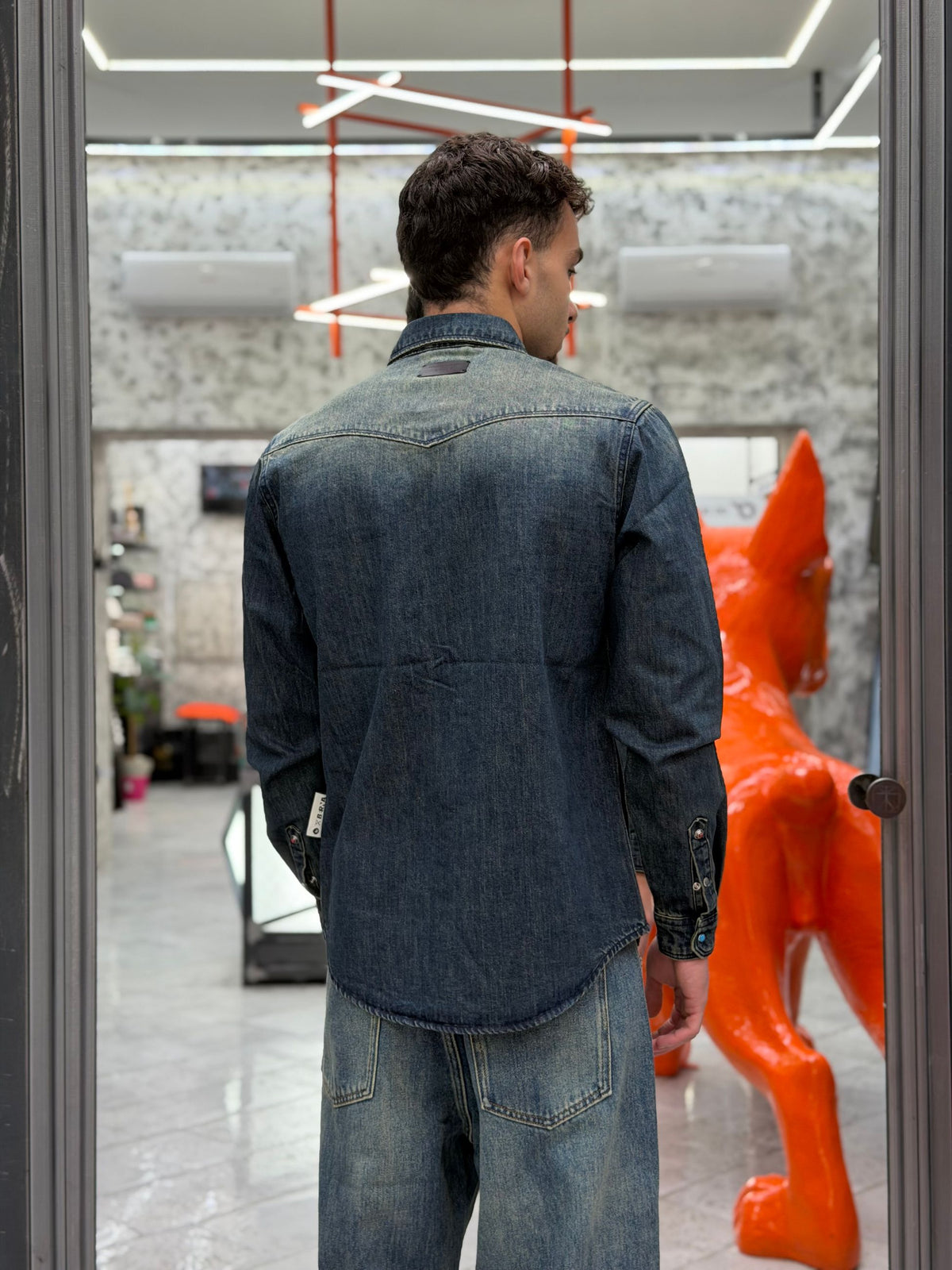 CAMICIA IN JEANS CON TASCHE A TOPPA E BOTTONI AUTOMATICI LAVAGGIO THE' SCURO - REGULAR FIT M-262342