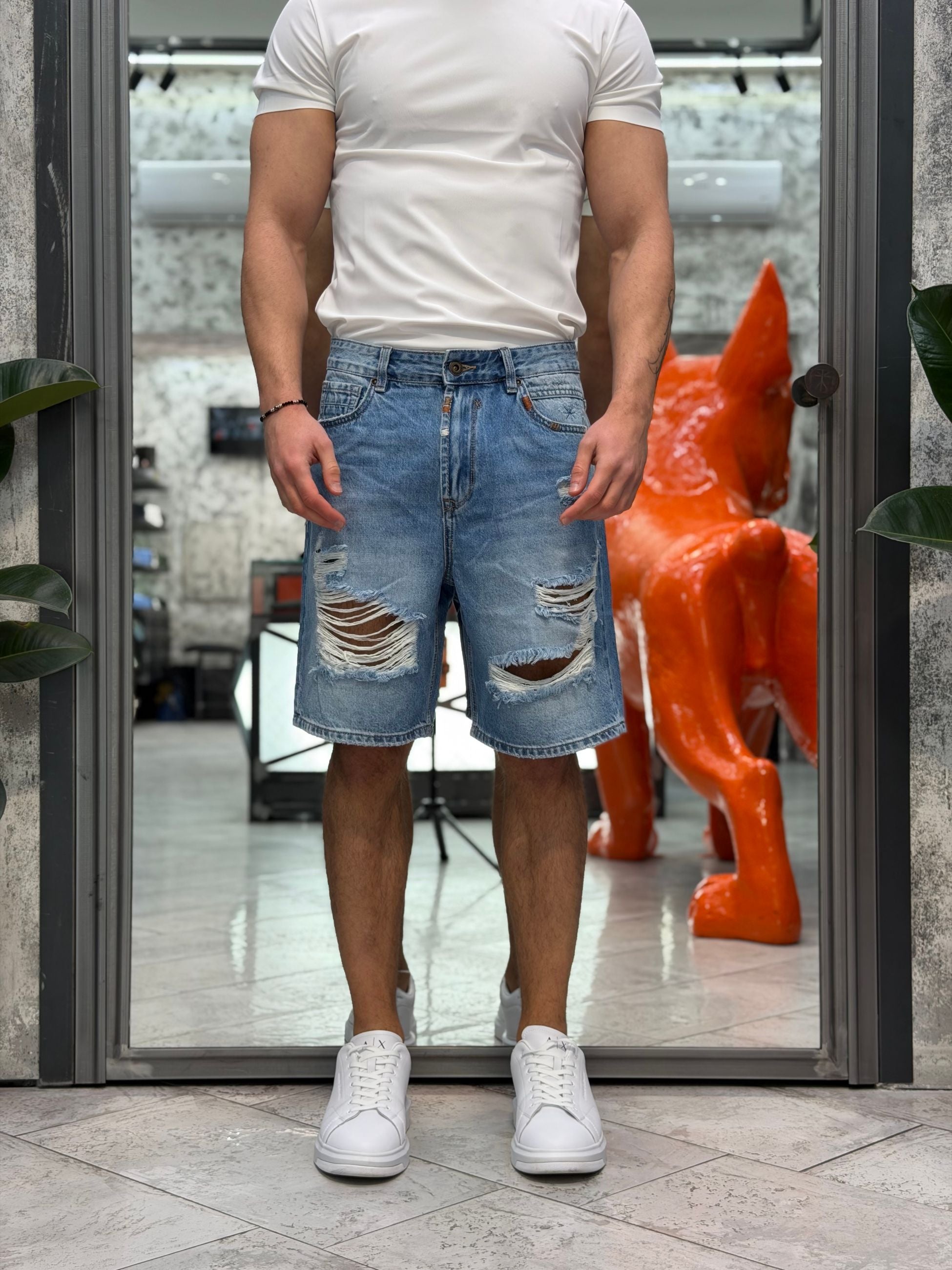 BERMUDA THOMAS MEDIUM WASH CON MACRO ABRASIONI E RICAMI SULLA TASCA - OVER FIT GL6505Q