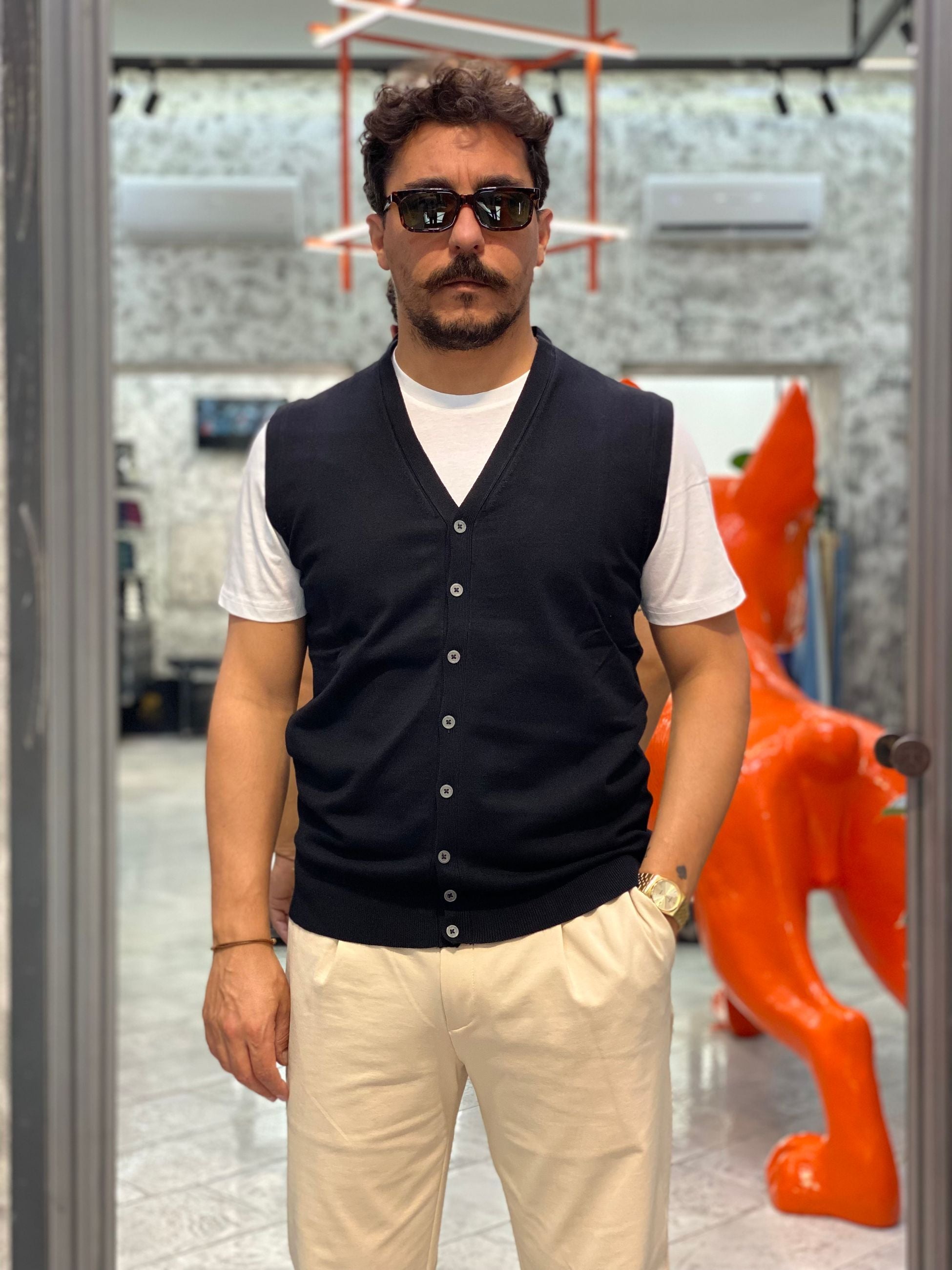 GILET FINEZZA 12 CON BOTTONI IN MORBIDA VISCOSA - SLIM FIT MK20013.NER