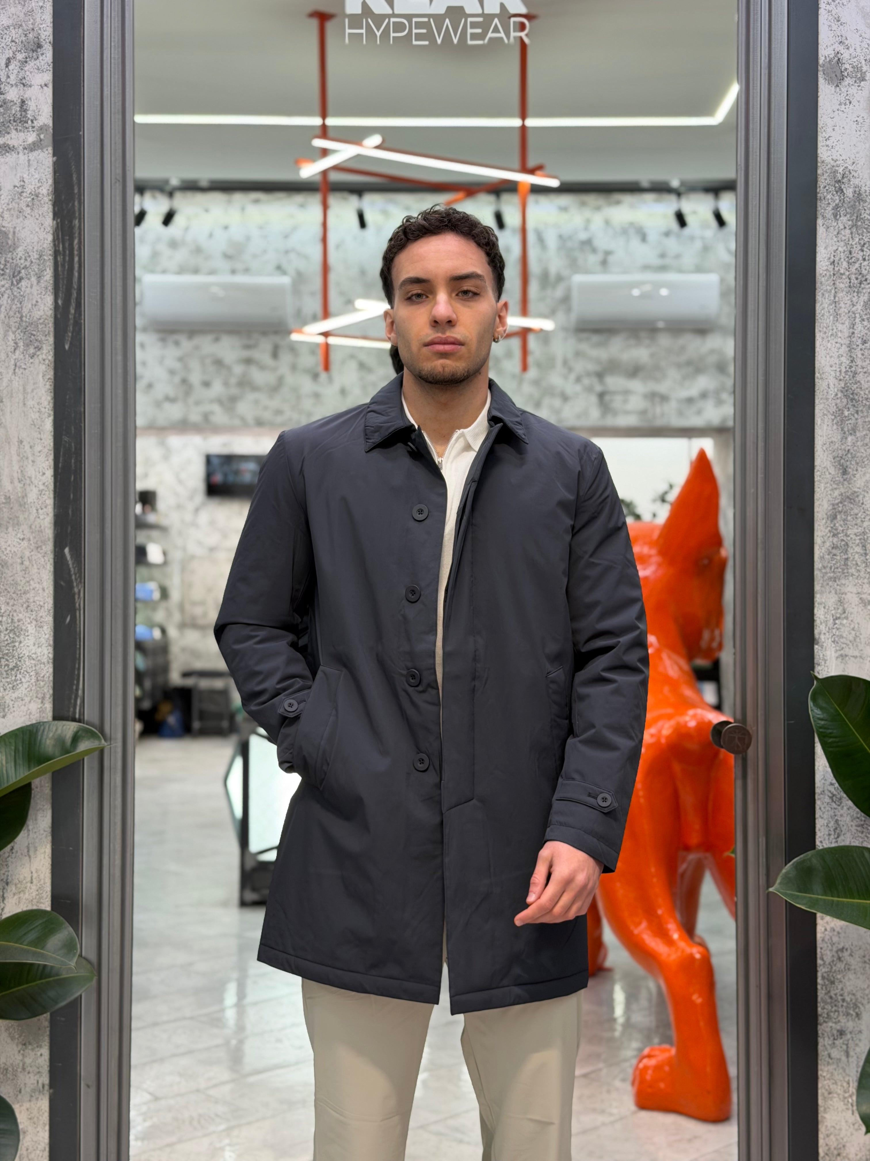 TRENCH IN LEGGERA IMBOTTITURA CON TASCHE A FILO E ABBOTTONATURA NASCOSTA - REGULAR FIT 26W01JK.BLU