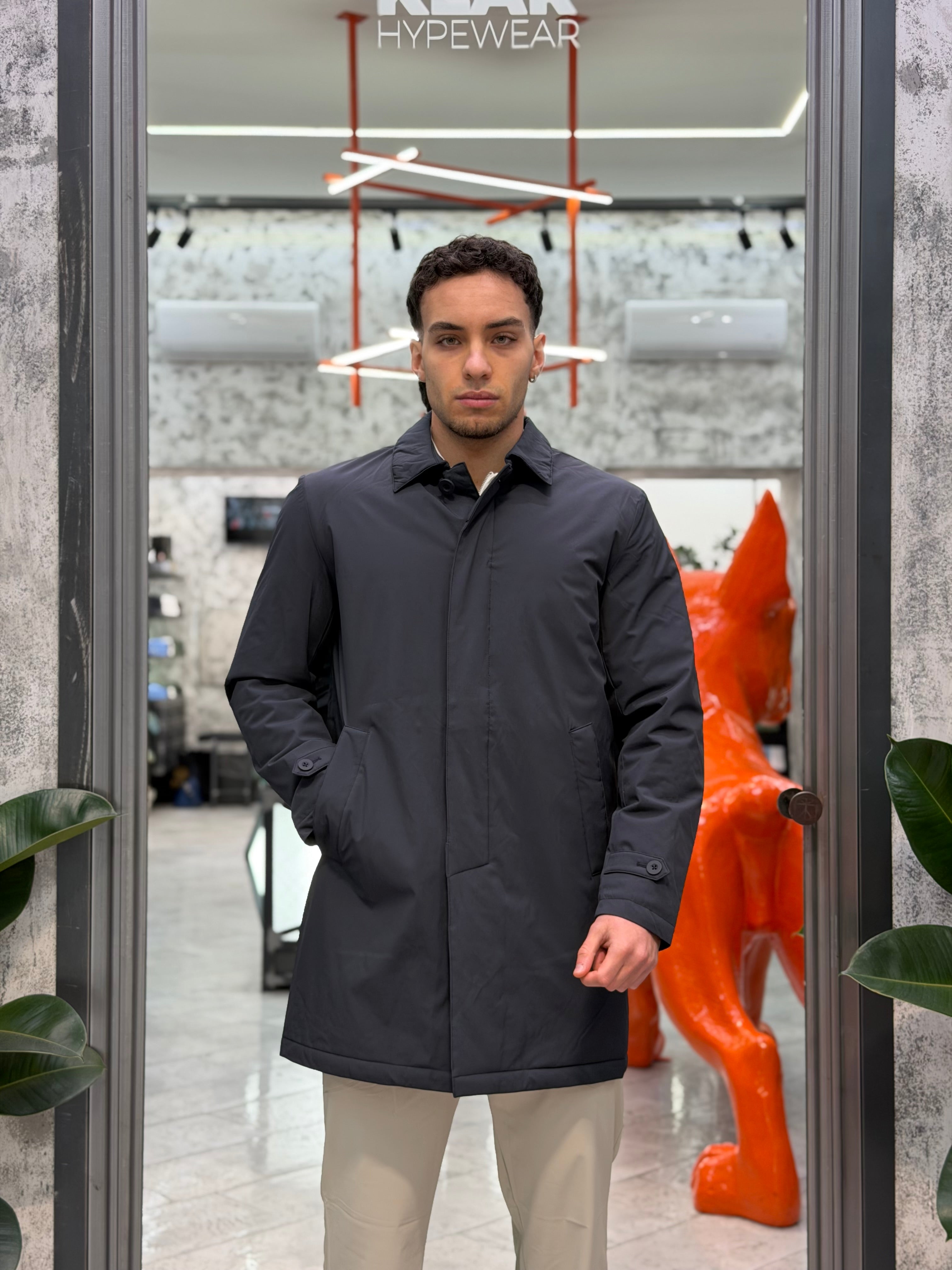 TRENCH IN LEGGERA IMBOTTITURA CON TASCHE A FILO E ABBOTTONATURA NASCOSTA - REGULAR FIT 26W01JK.BLU