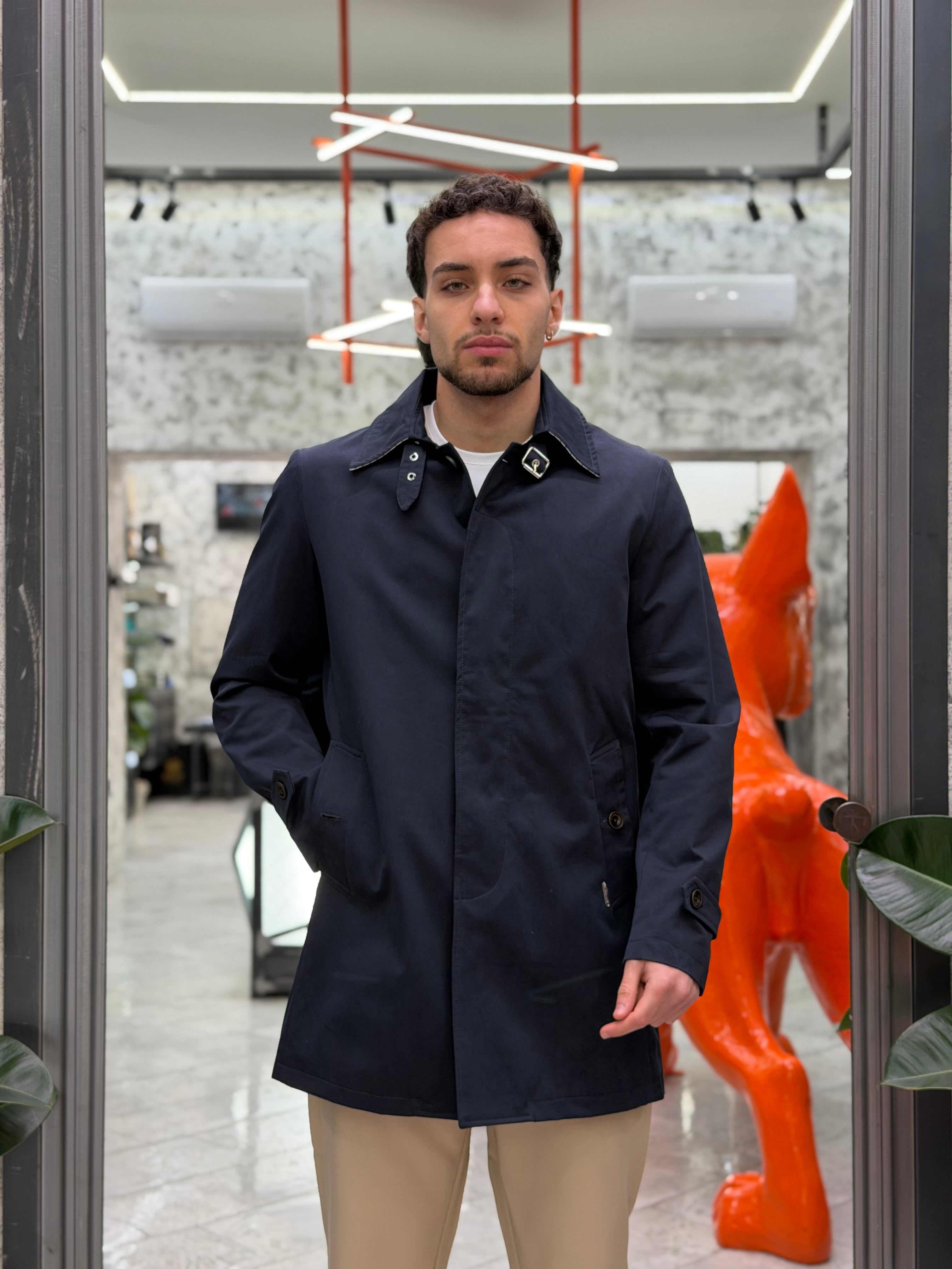 TRENCH CON TASCHE A FILO CON BOTTONE - REGULAR FIT GL9806-S26.BLU