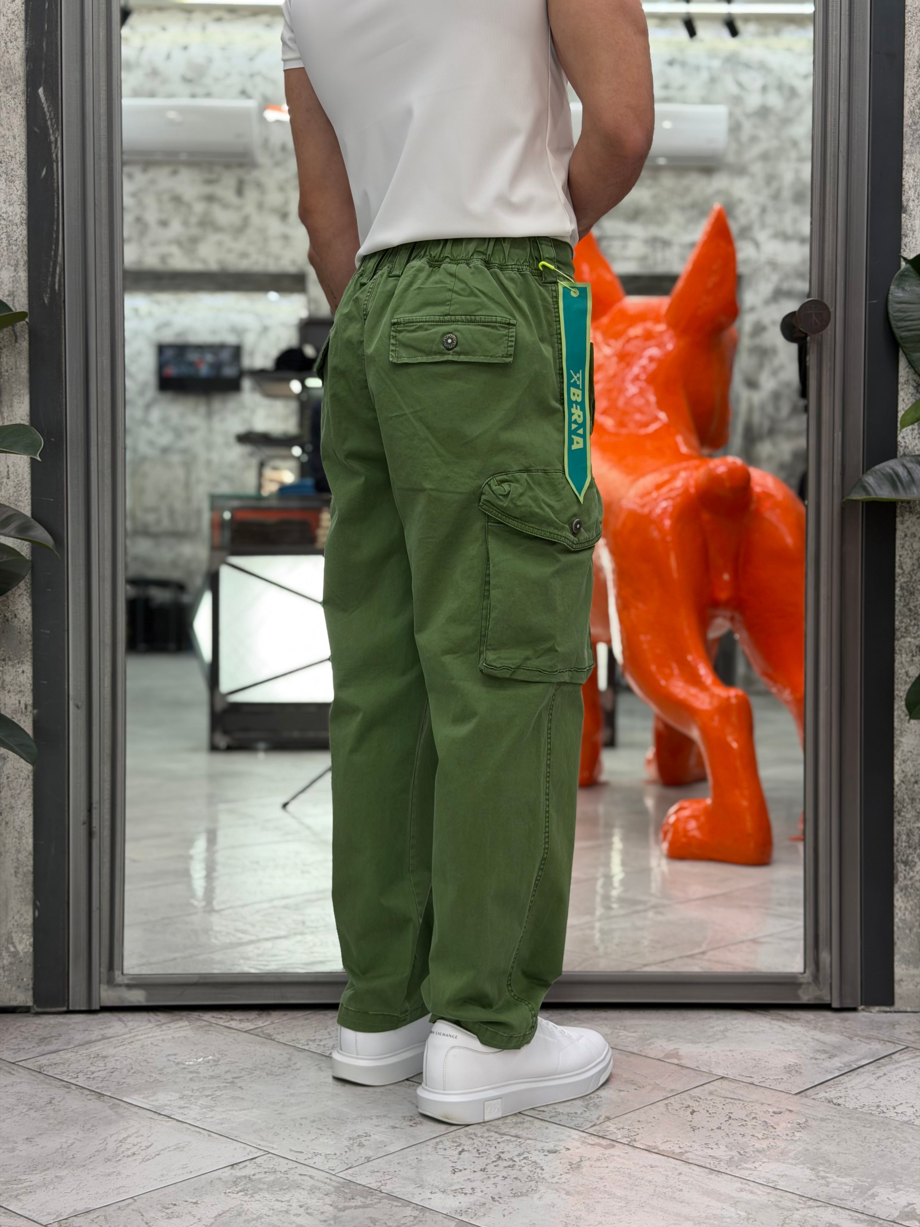PANTALONE CARGO IN COTONE ELASTICIZZATO CON MAXI PASSANTI E PENDAGLIO DECORATIVO SUL FRONTE - COMFORT FIT M-261294