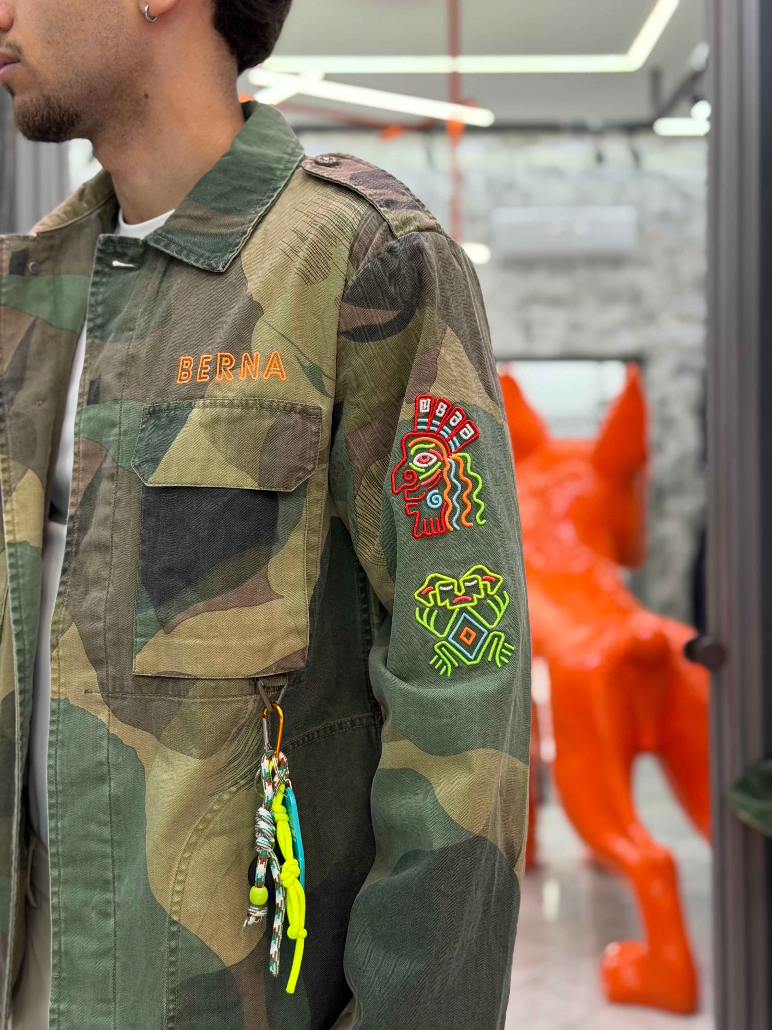 OVERSHIRT CAMOUFLAGE MANICA LUNGA CON RICAMI AZTECHI COLORATI - RELAXED FIT M-261284