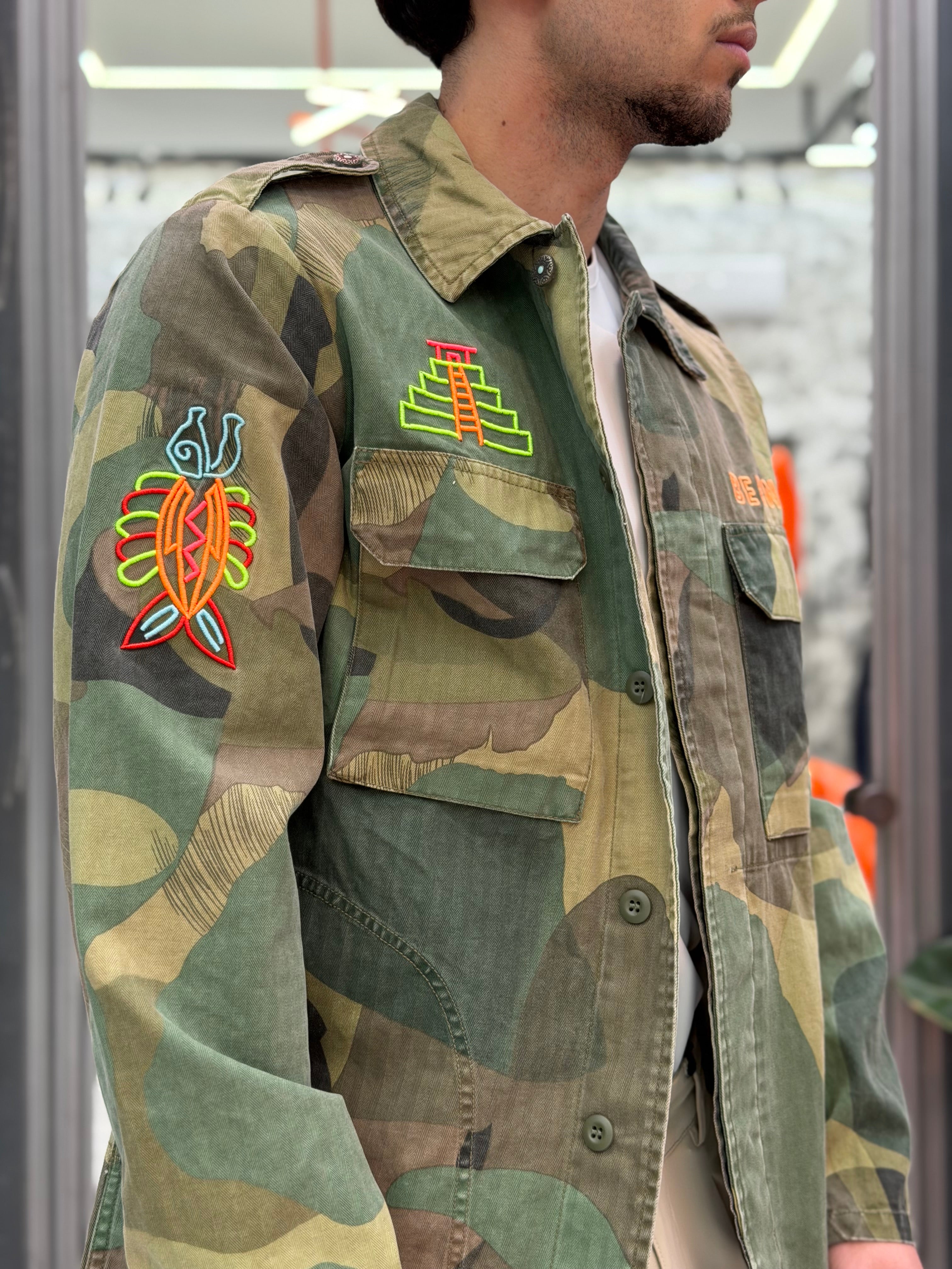 OVERSHIRT CAMOUFLAGE MANICA LUNGA CON RICAMI AZTECHI COLORATI - RELAXED FIT M-261284