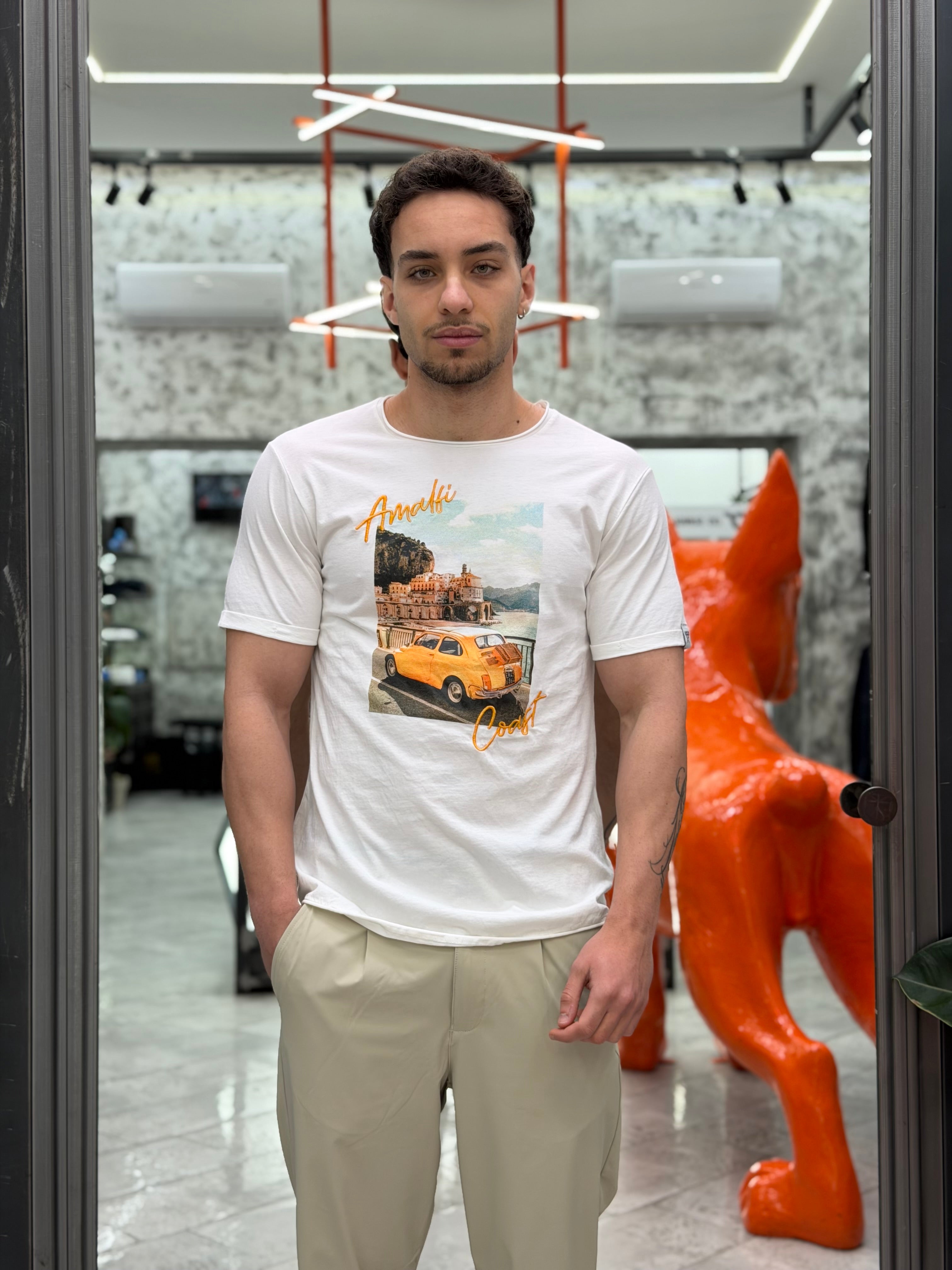 T-SHIRT IN PURO COTONE CON RICAMO E MAXI STAMPA AMALFI COASTS - REGULAR FIT M-261092