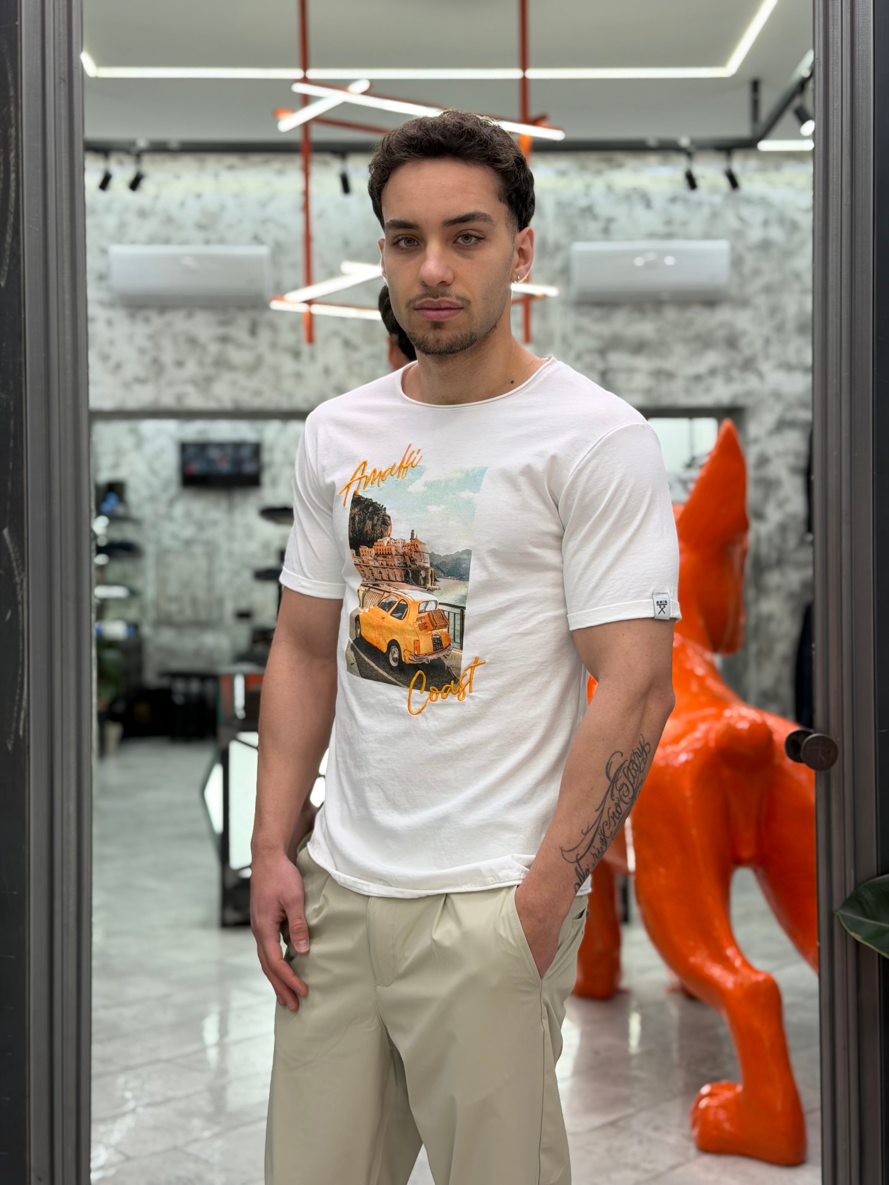 T-SHIRT IN PURO COTONE CON RICAMO E MAXI STAMPA AMALFI COASTS - REGULAR FIT M-261092